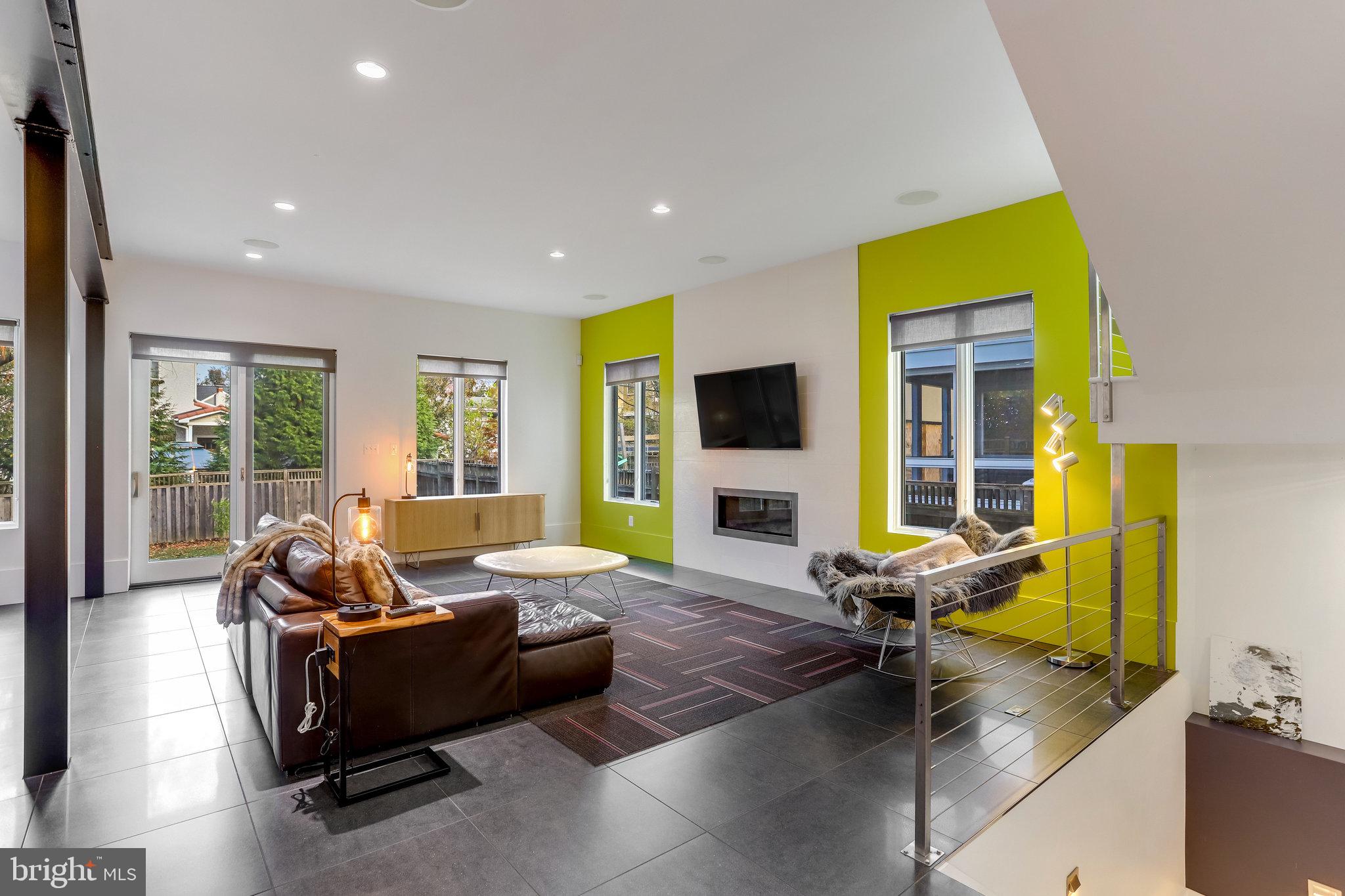 LYON VILLAGE - Residential