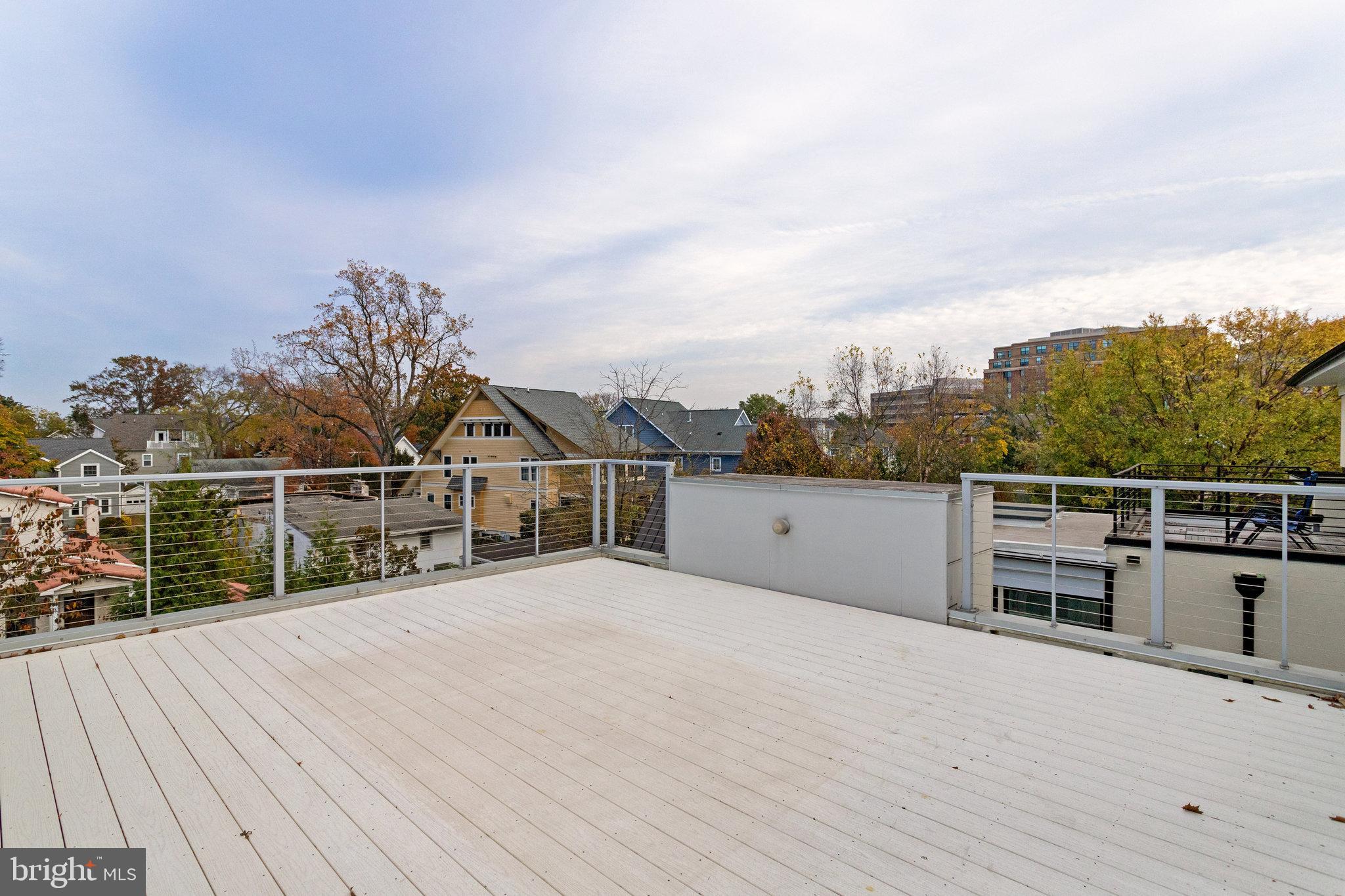 LYON VILLAGE - Residential