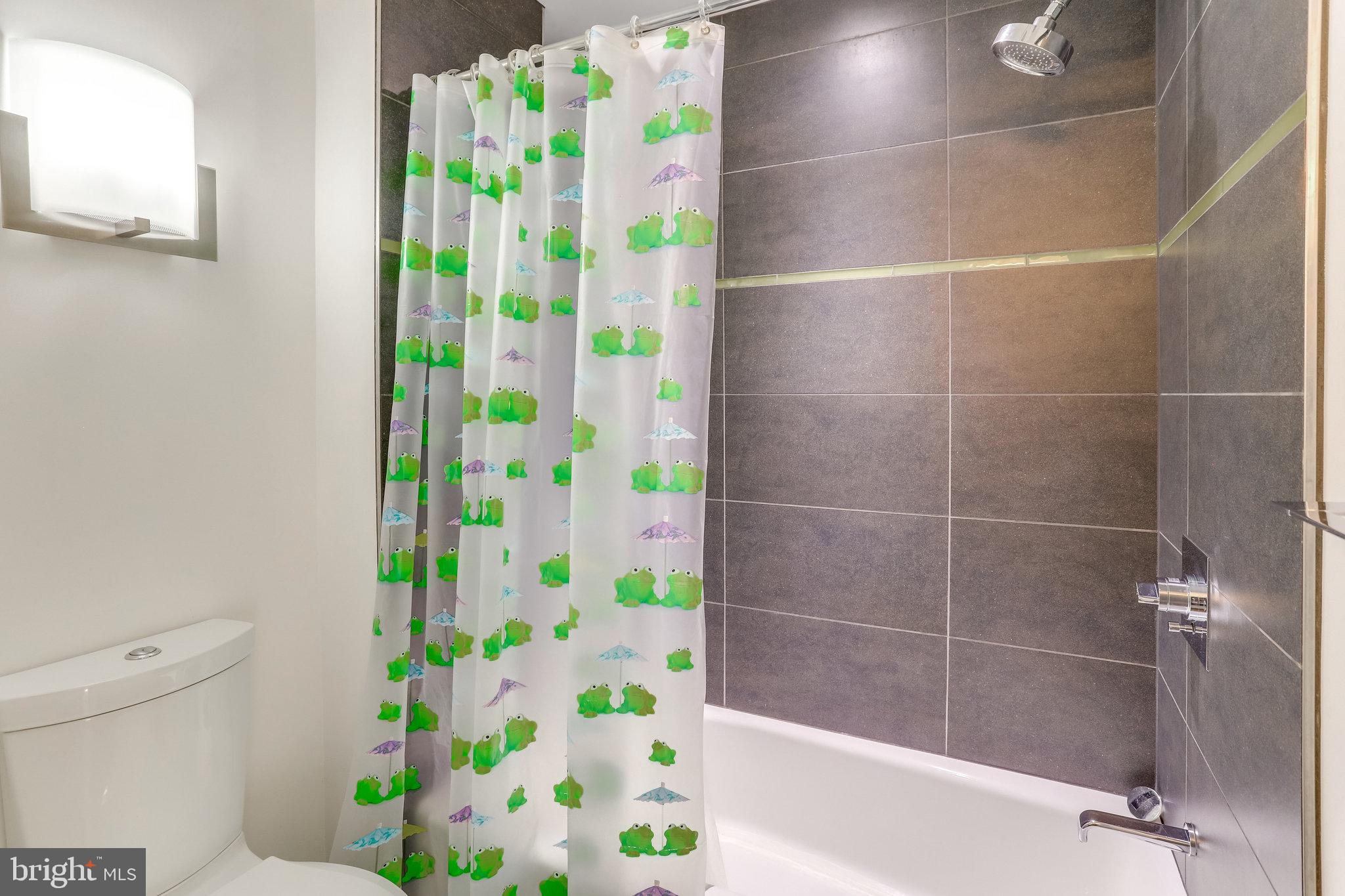 LYON VILLAGE - Residential