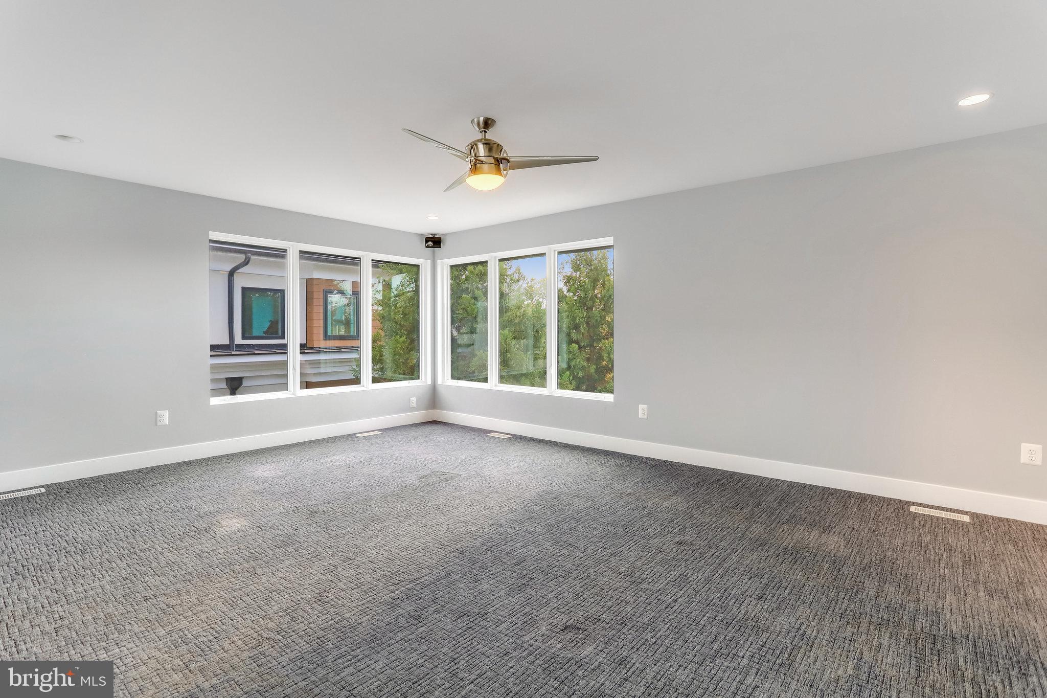 LYON VILLAGE - Residential