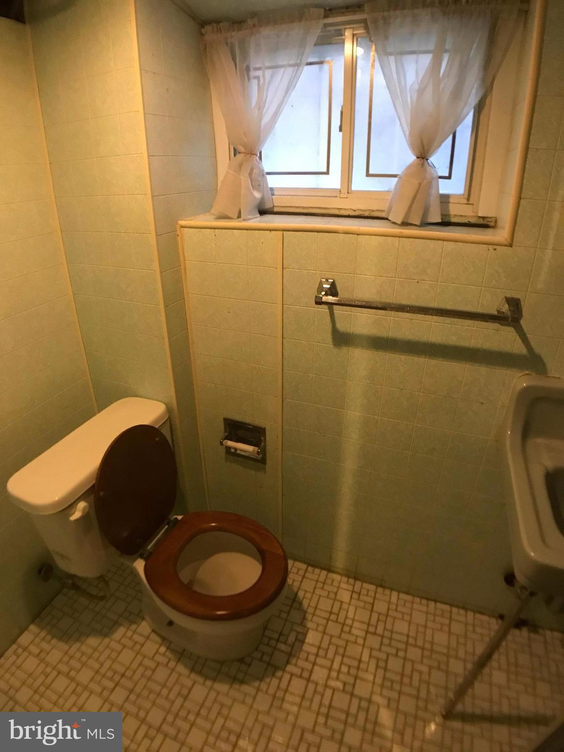 CHARLES VILLAGE - Residential Lease