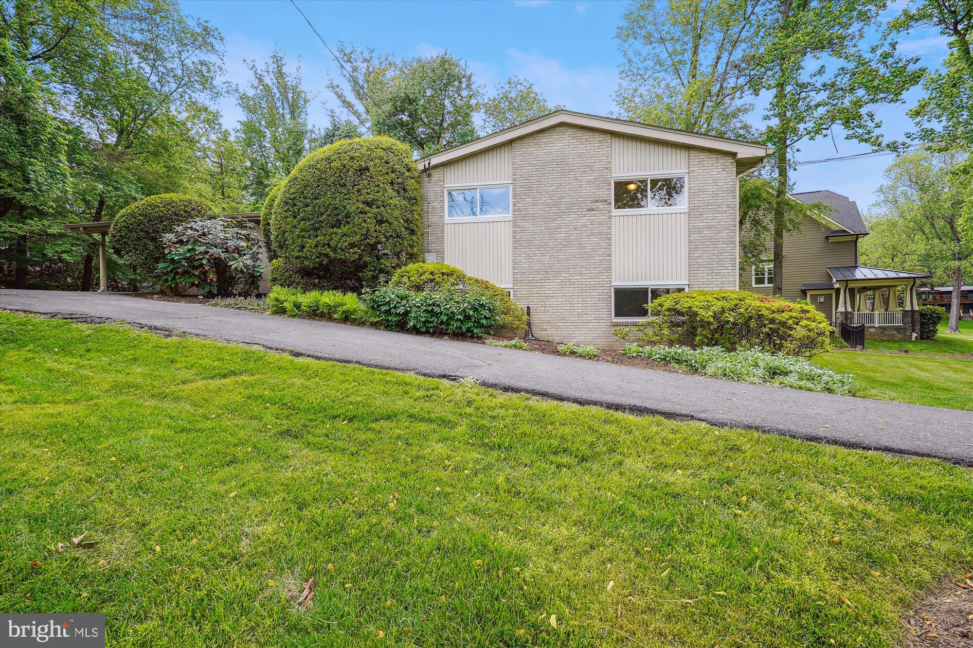 LUXMANOR - Residential