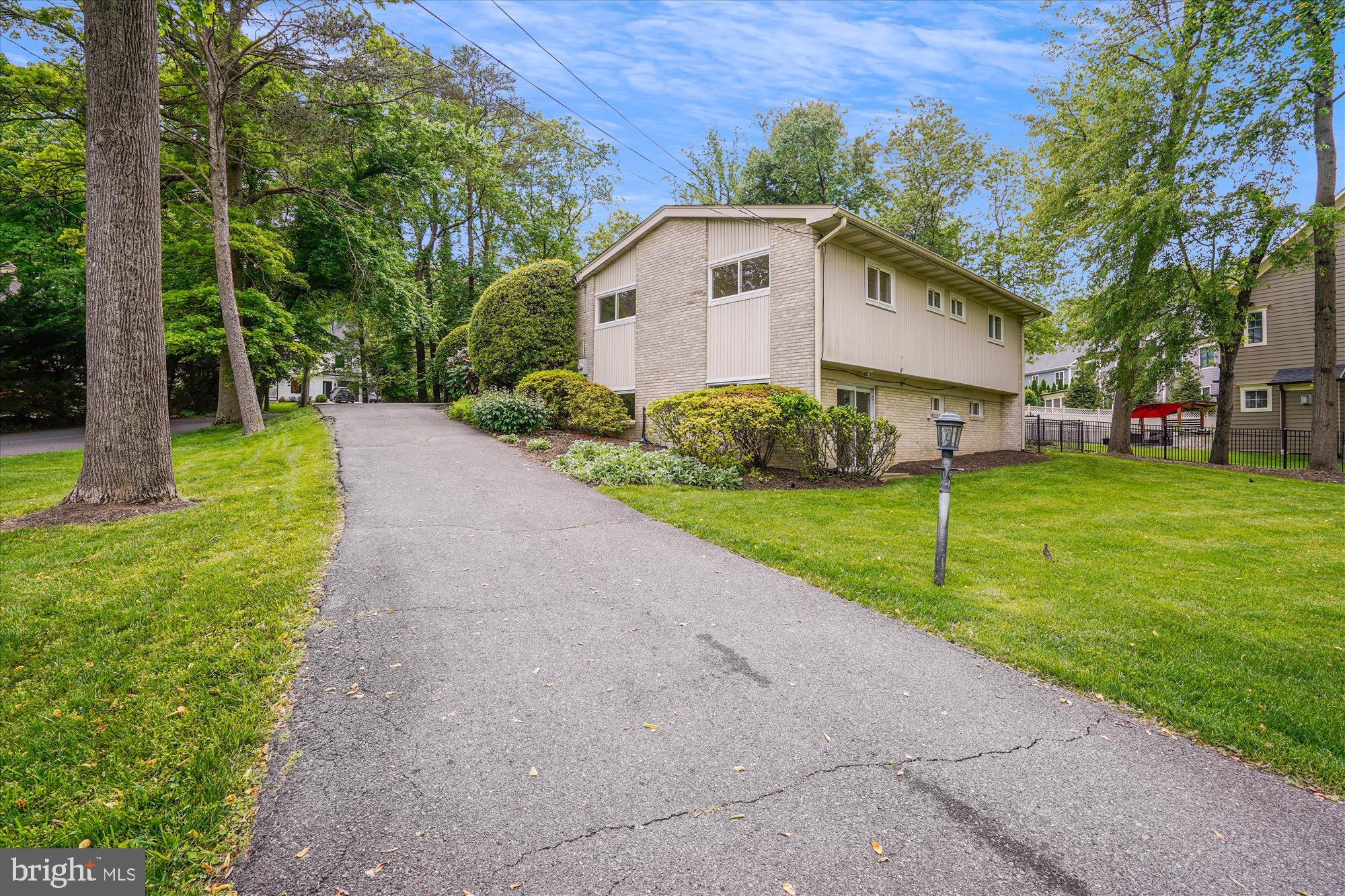 LUXMANOR - Residential