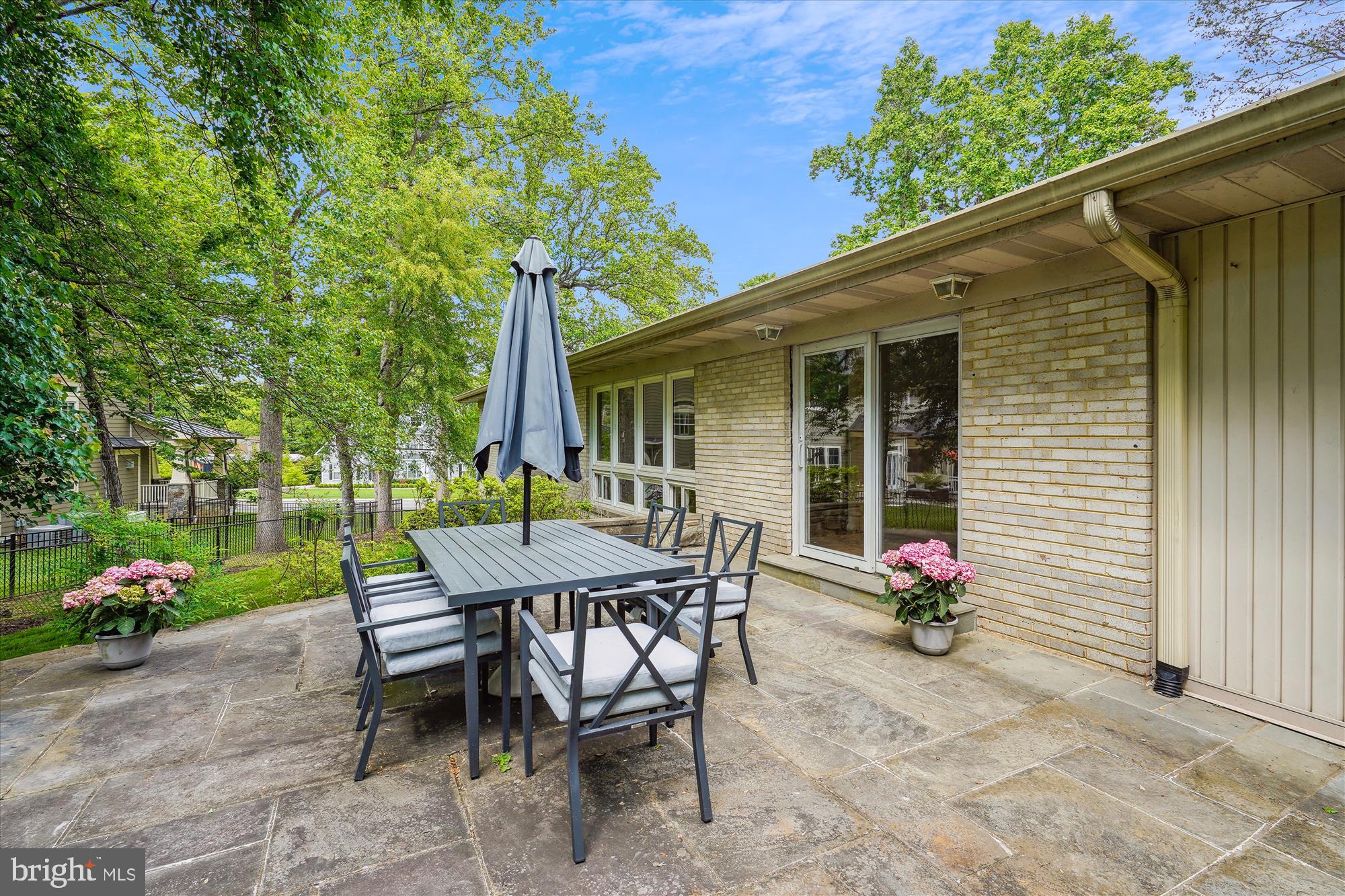 LUXMANOR - Residential