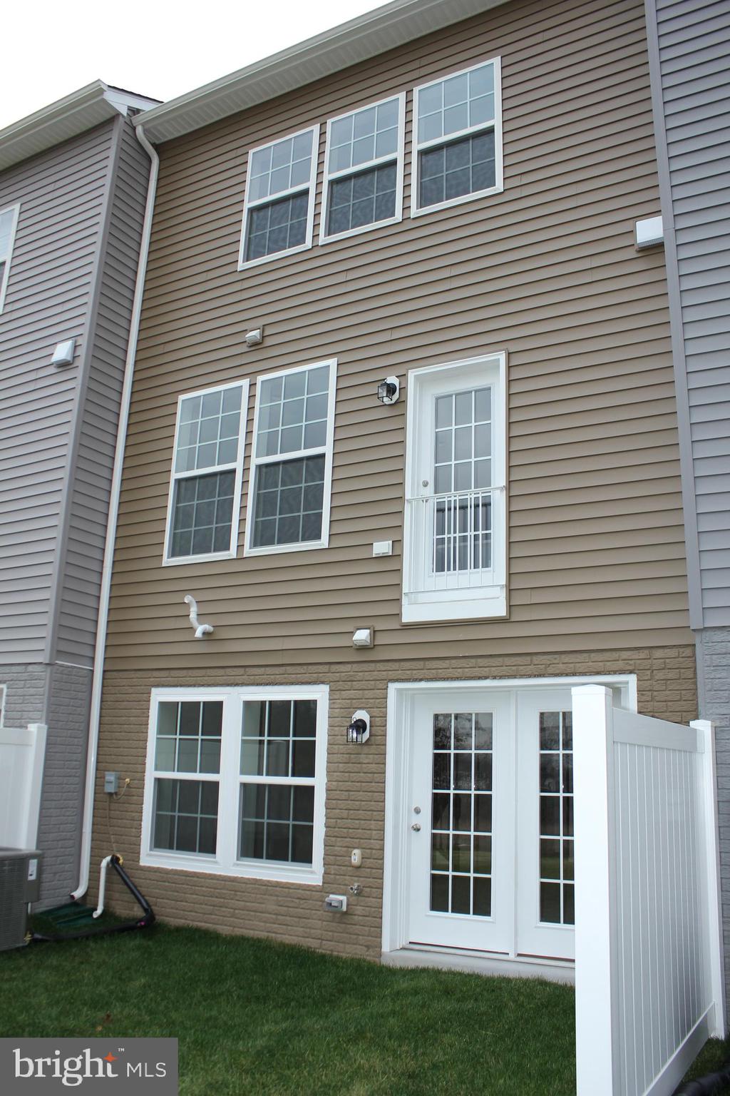 FREEDOM MANOR - Residential Lease