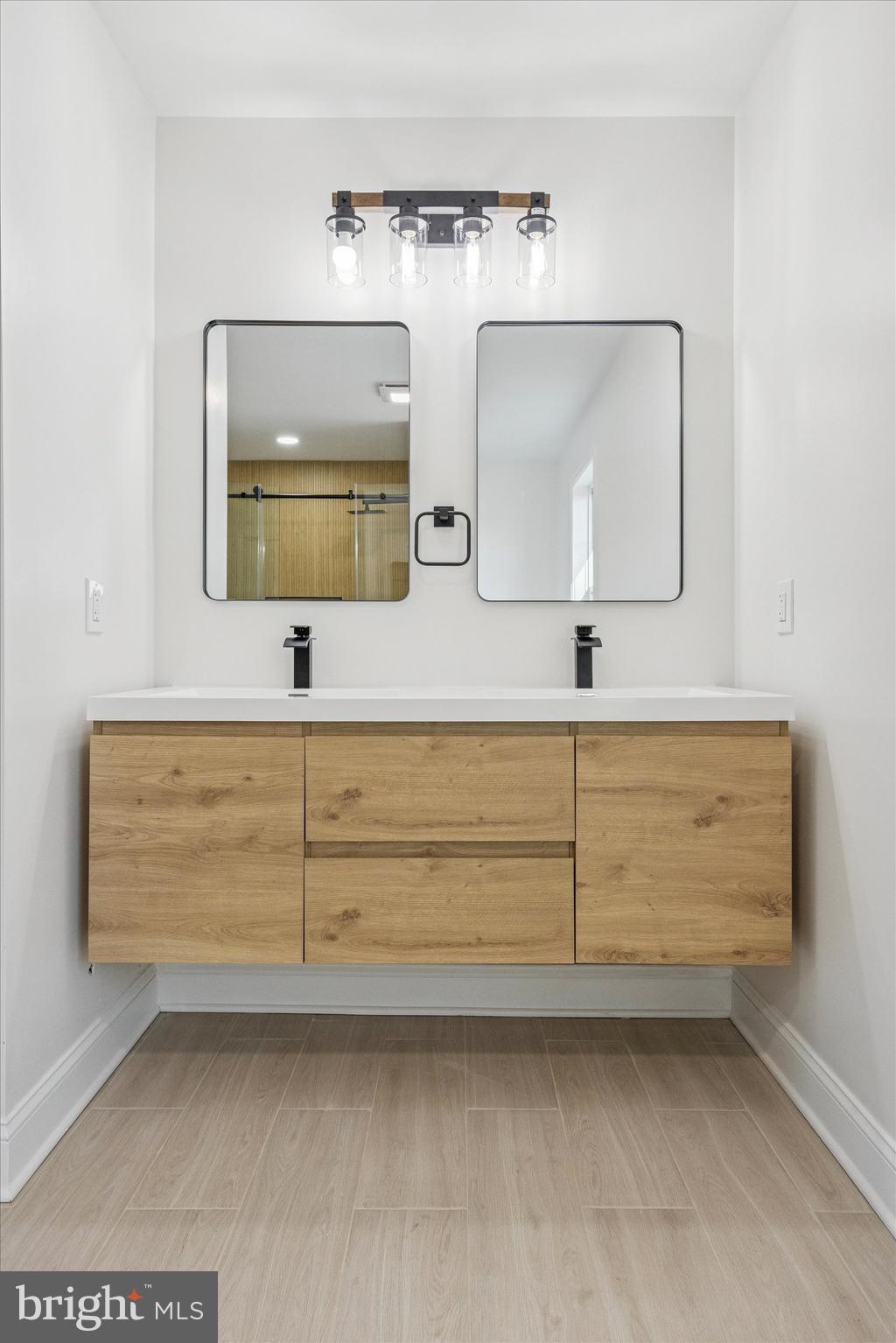 FEASTERVILLE - Residential