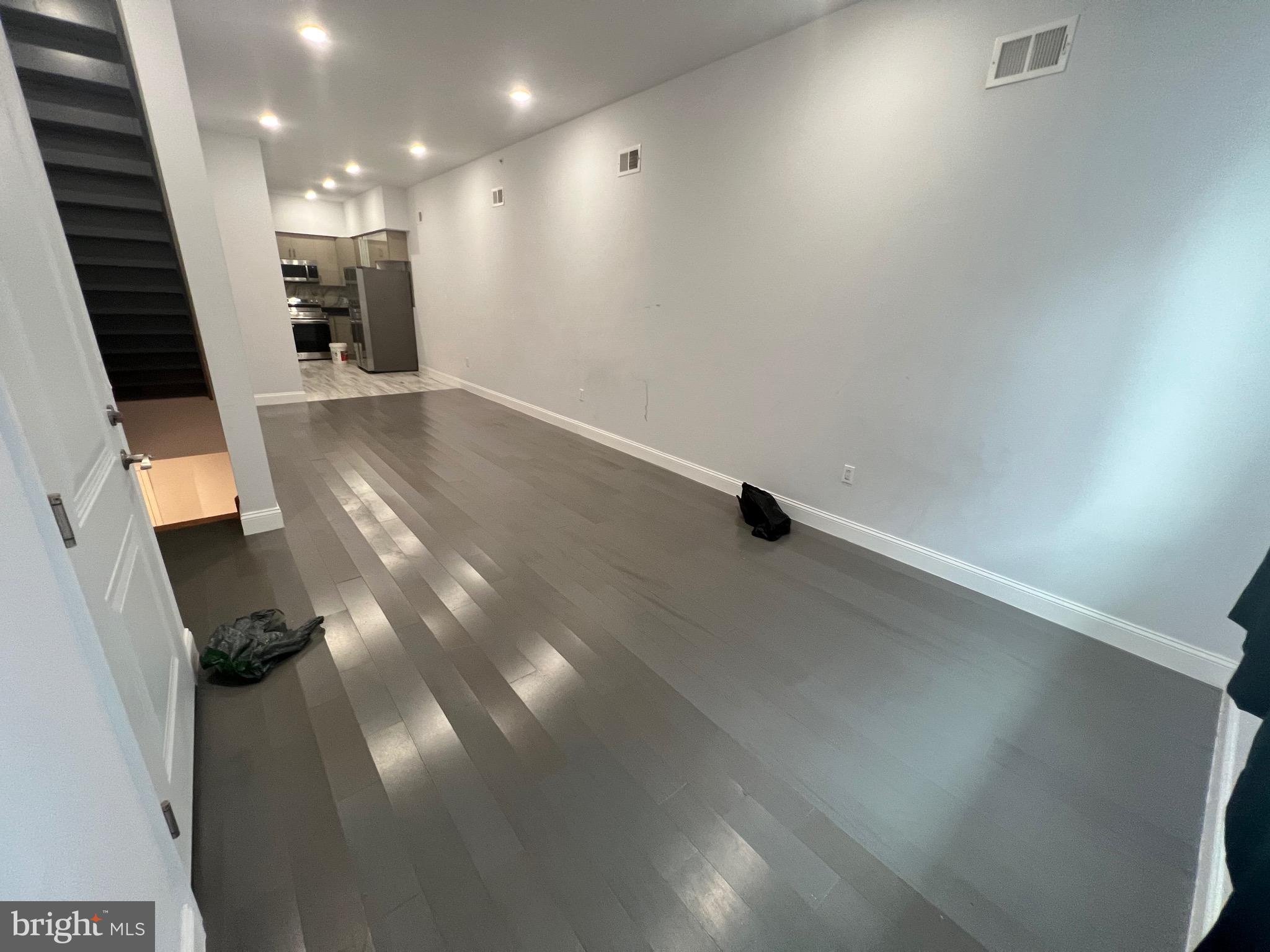 WEST POPLAR - Residential Lease