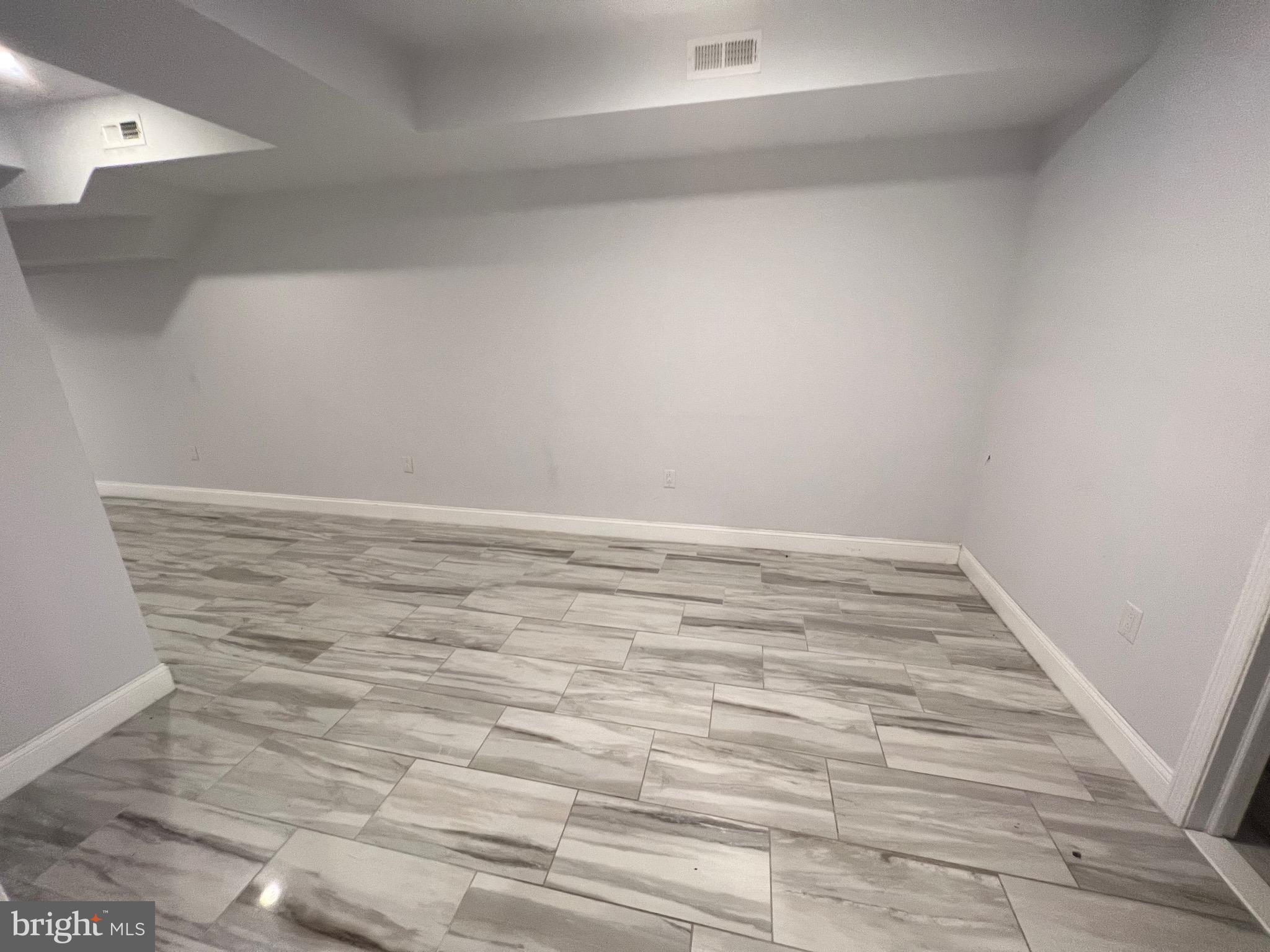 WEST POPLAR - Residential Lease
