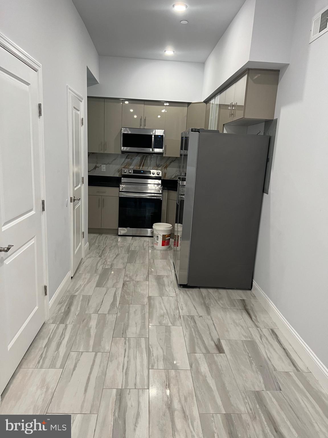 WEST POPLAR - Residential Lease