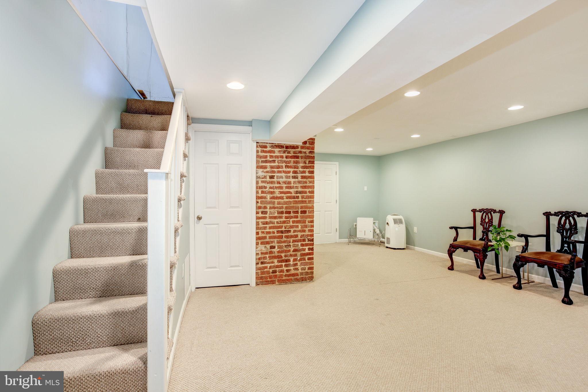 WYMAN PARK HAMPDEN - Residential