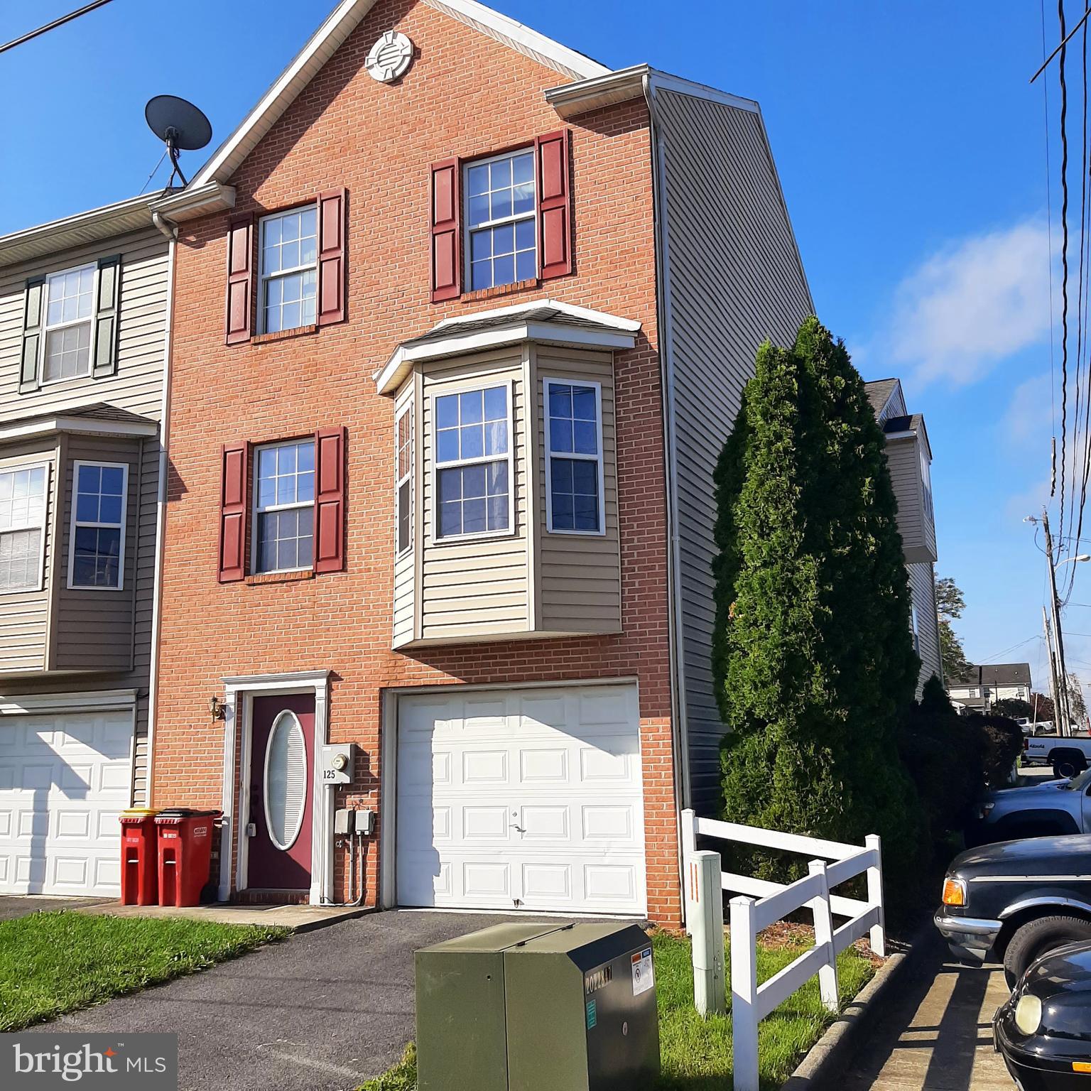 MARSHALL SQUARE - Residential