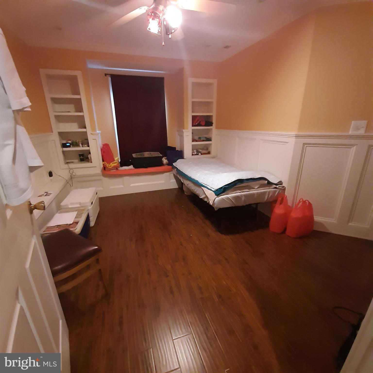 MARSHALL SQUARE - Residential