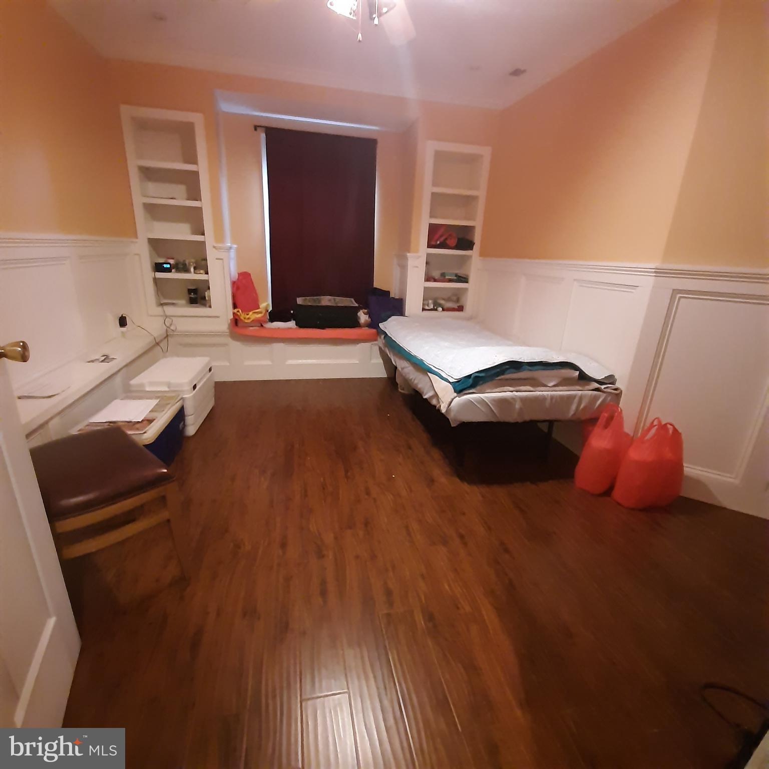 MARSHALL SQUARE - Residential