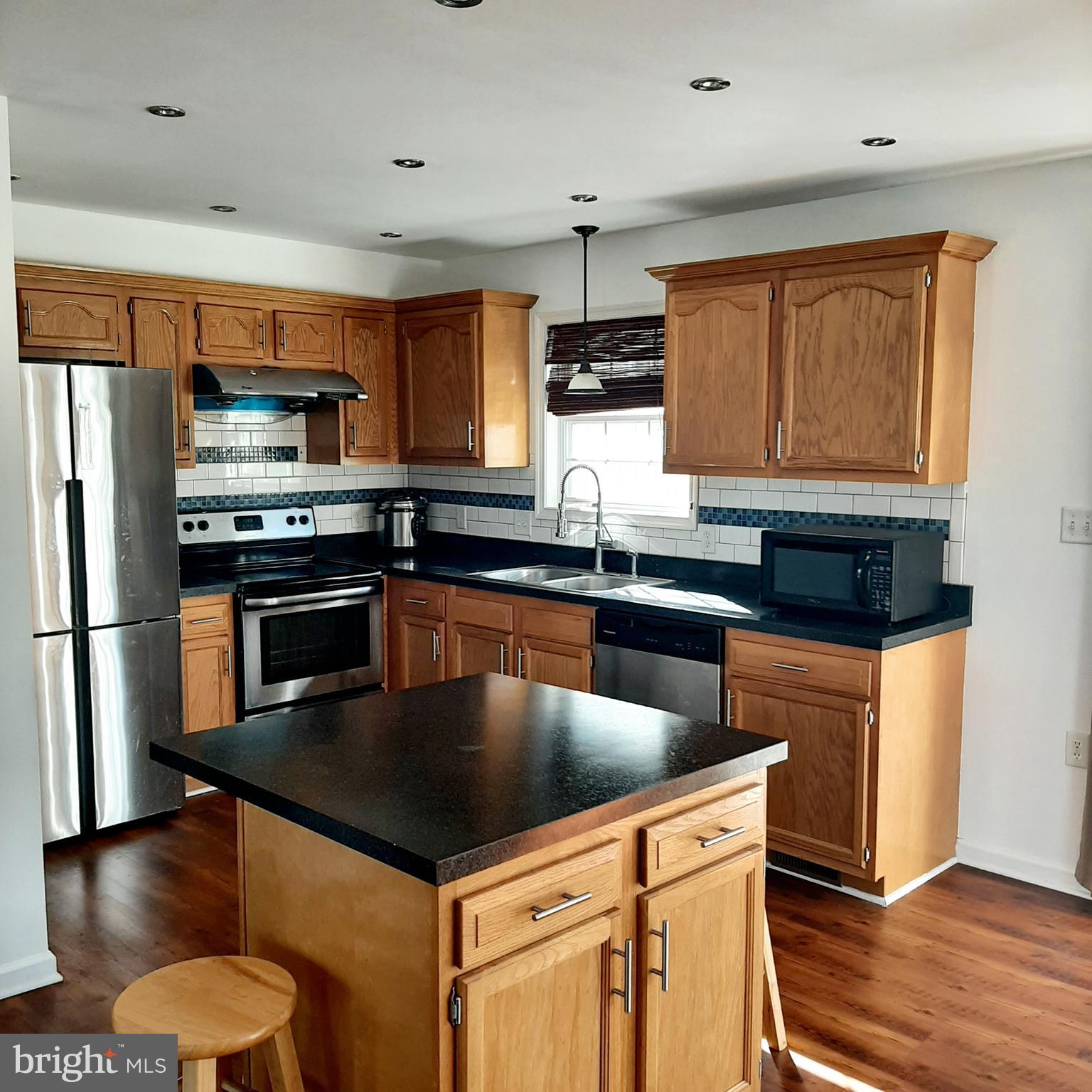 MARSHALL SQUARE - Residential