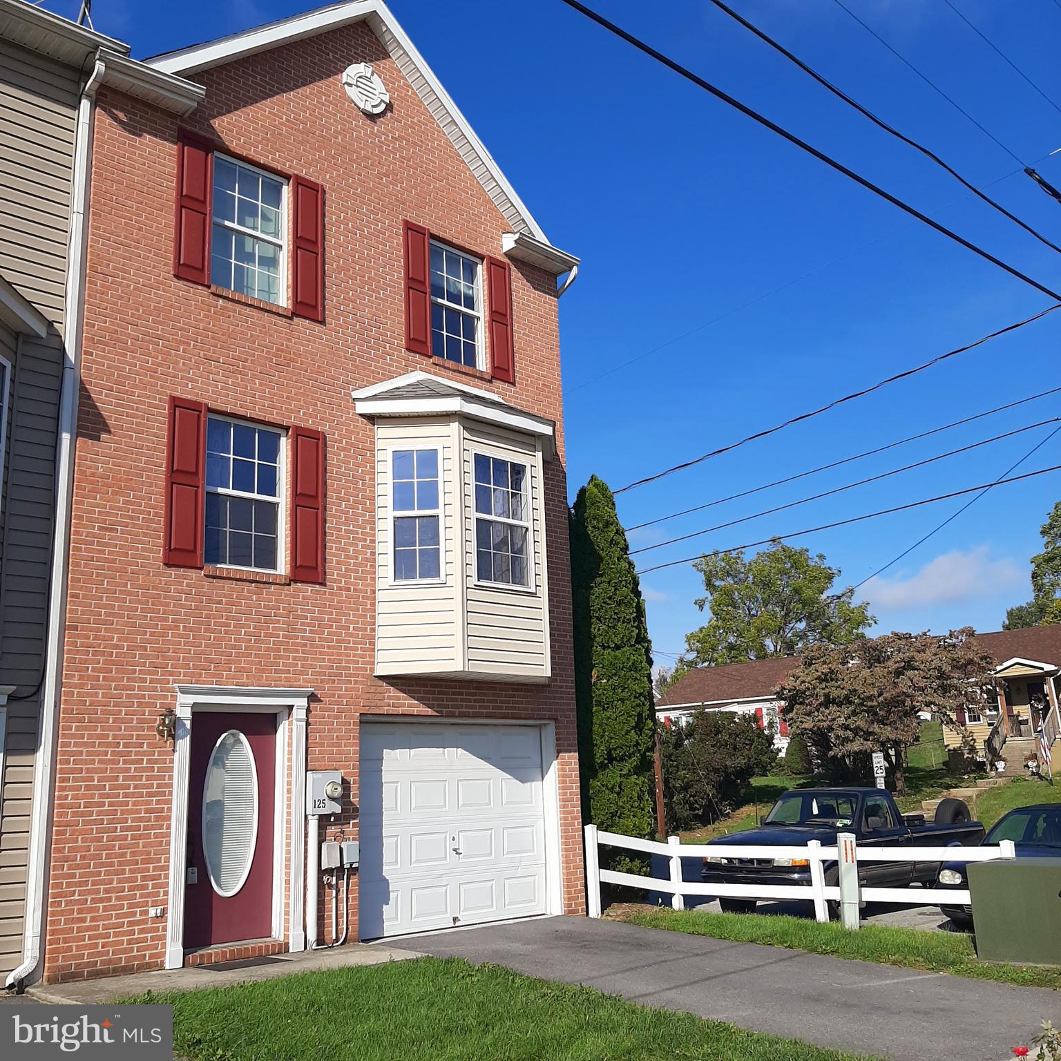 MARSHALL SQUARE - Residential