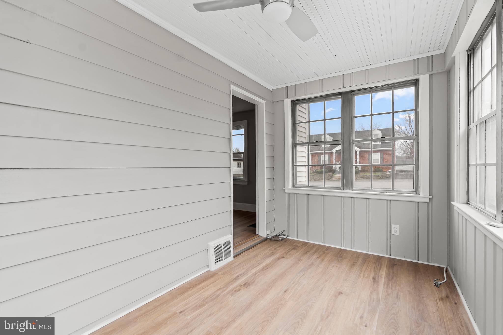 HALFWAY - Residential