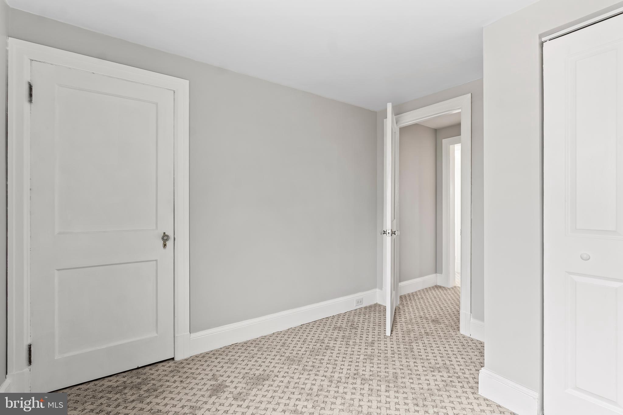 HALFWAY - Residential