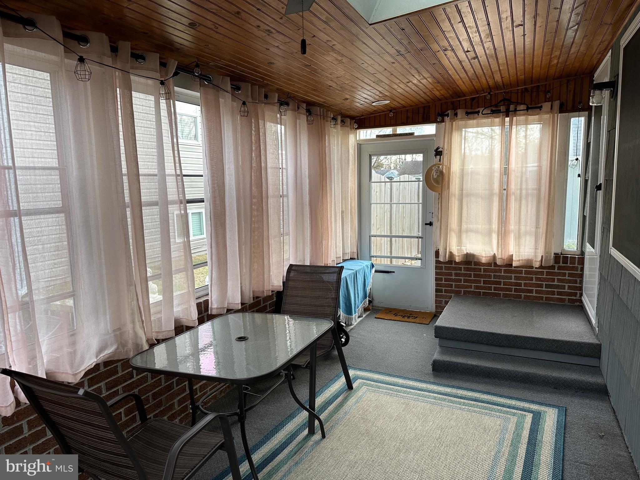 FAIRWAY GARDENS - Residential Lease