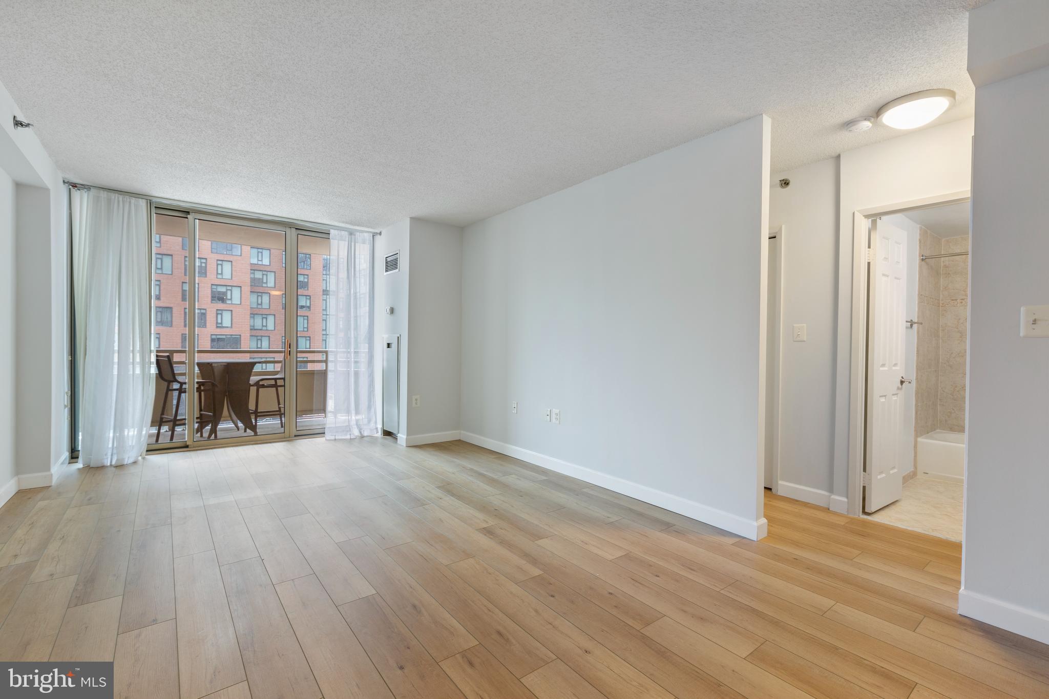 FAIRMONT PLAZA - Residential
