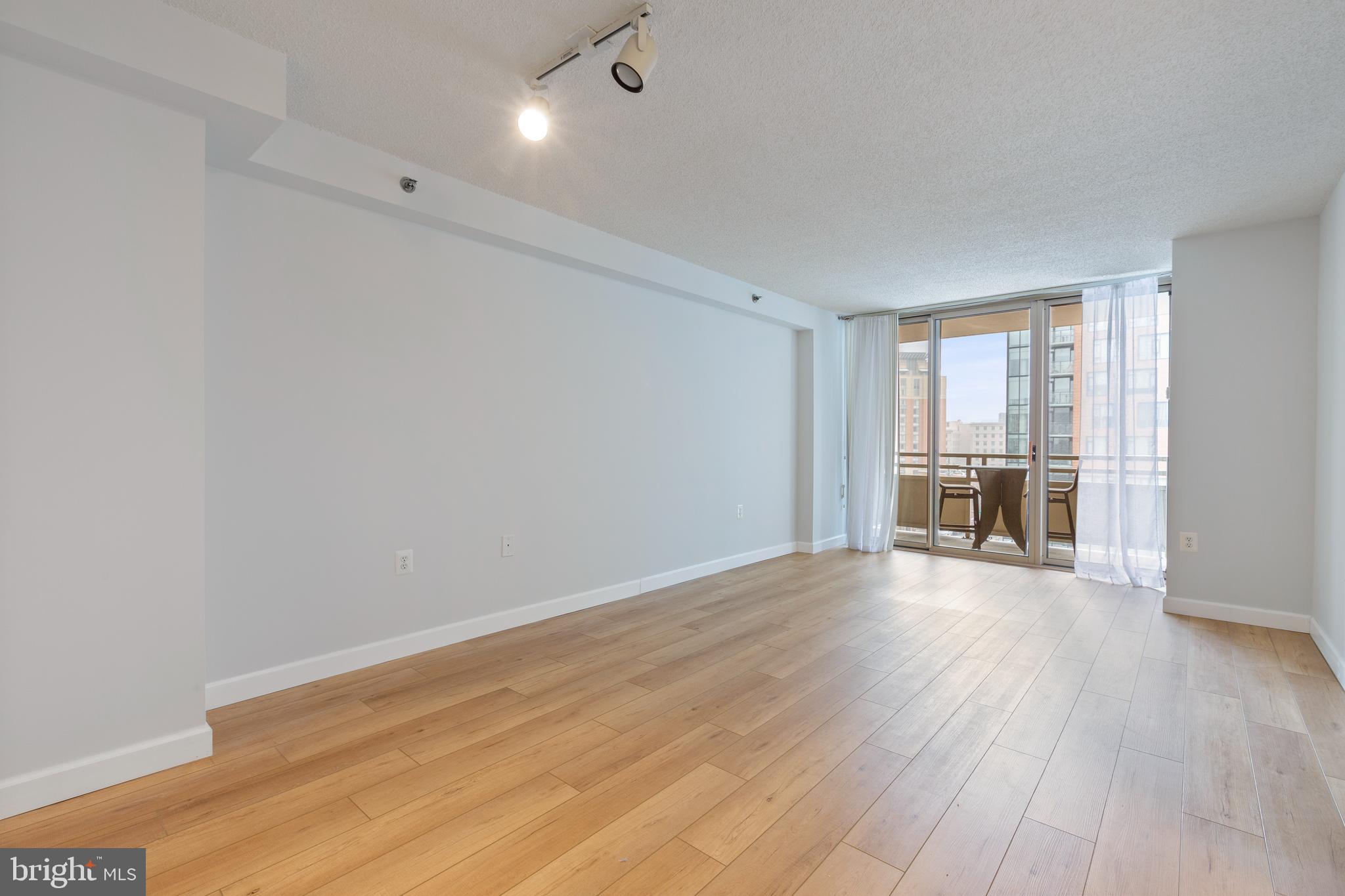 FAIRMONT PLAZA - Residential