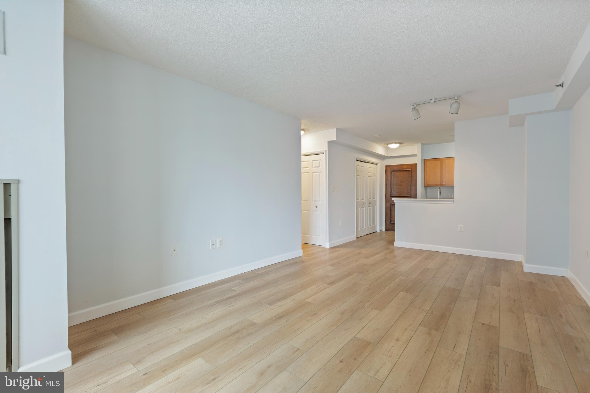 FAIRMONT PLAZA - Residential