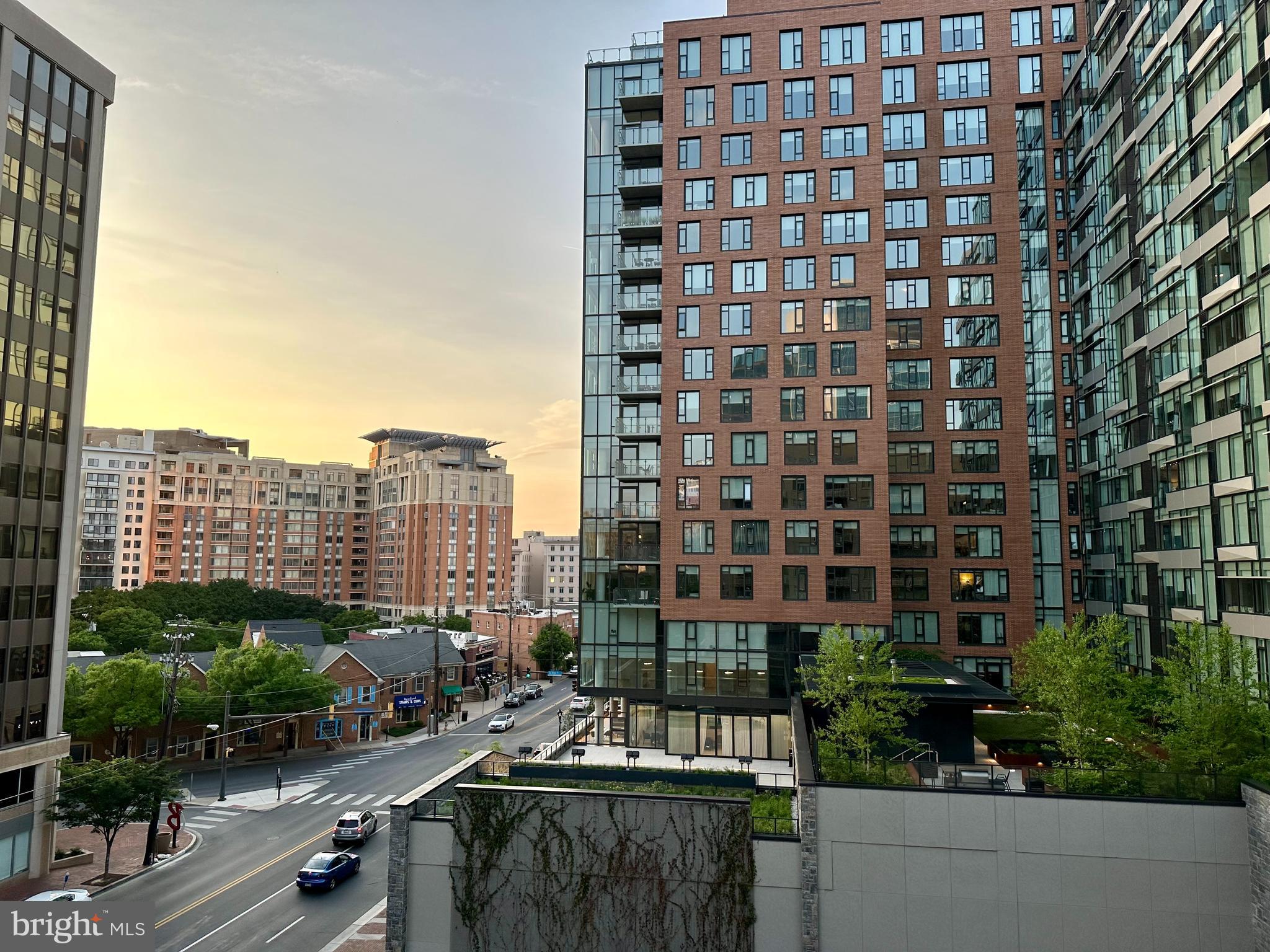 FAIRMONT PLAZA - Residential