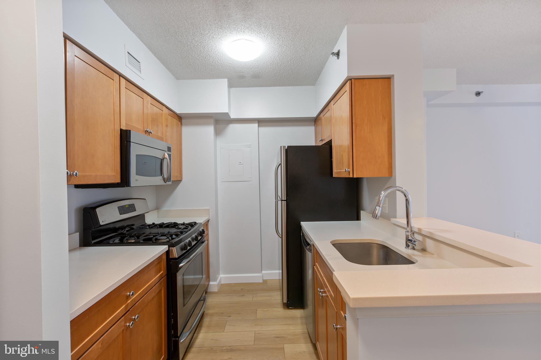 FAIRMONT PLAZA - Residential