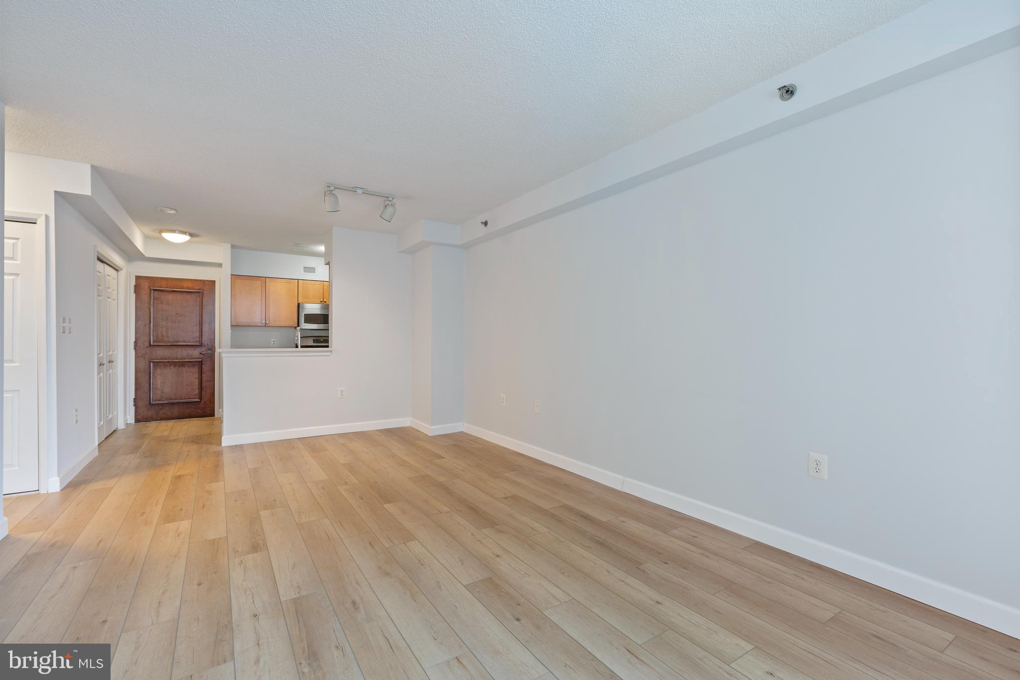 FAIRMONT PLAZA - Residential