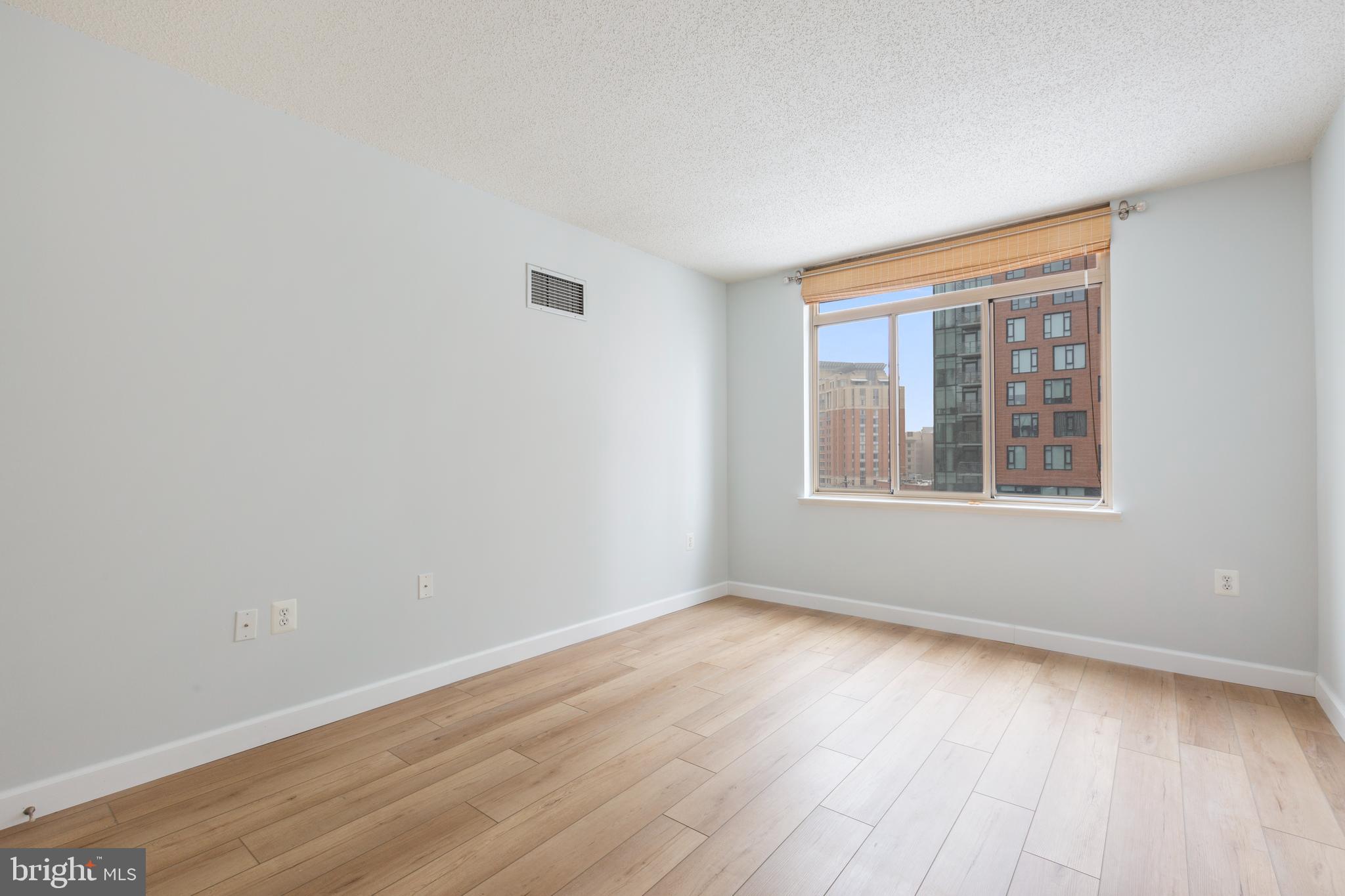 FAIRMONT PLAZA - Residential