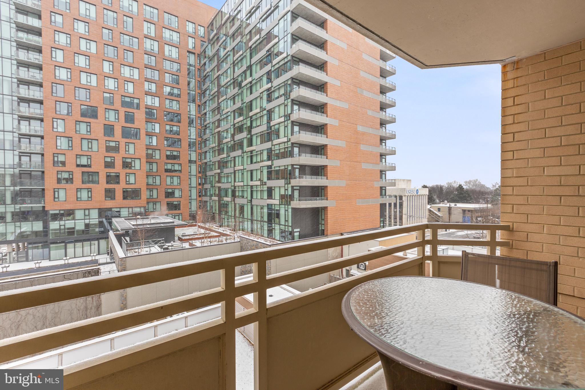 FAIRMONT PLAZA - Residential