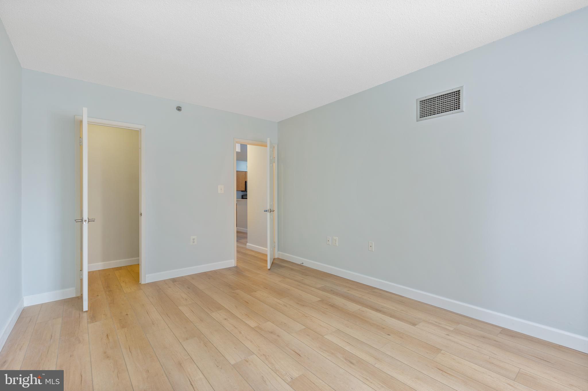 FAIRMONT PLAZA - Residential
