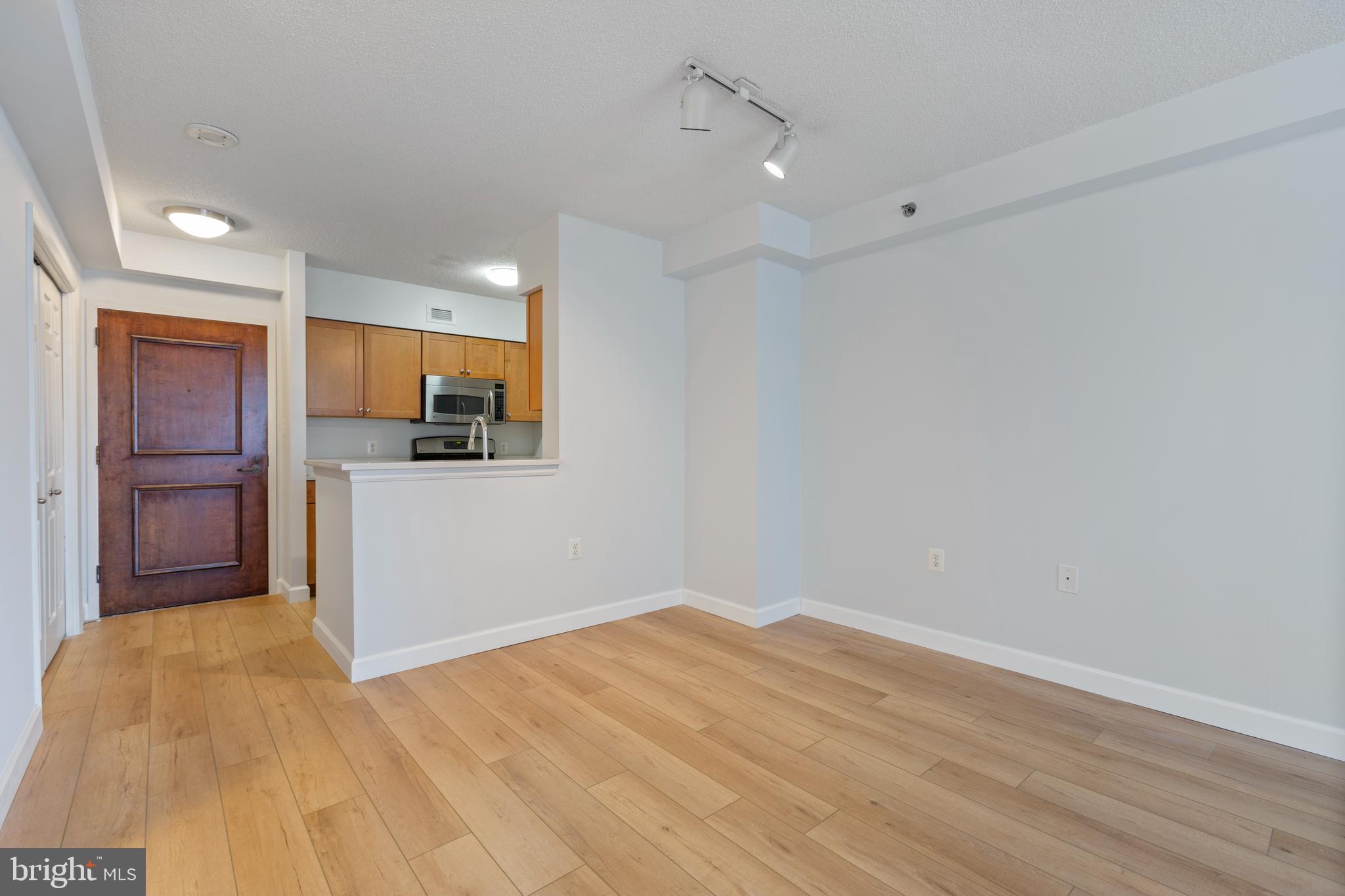 FAIRMONT PLAZA - Residential