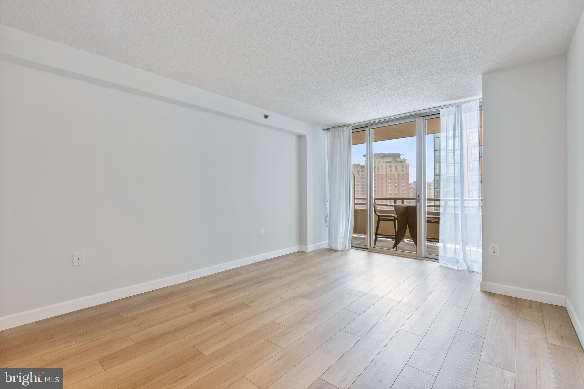 FAIRMONT PLAZA - Residential