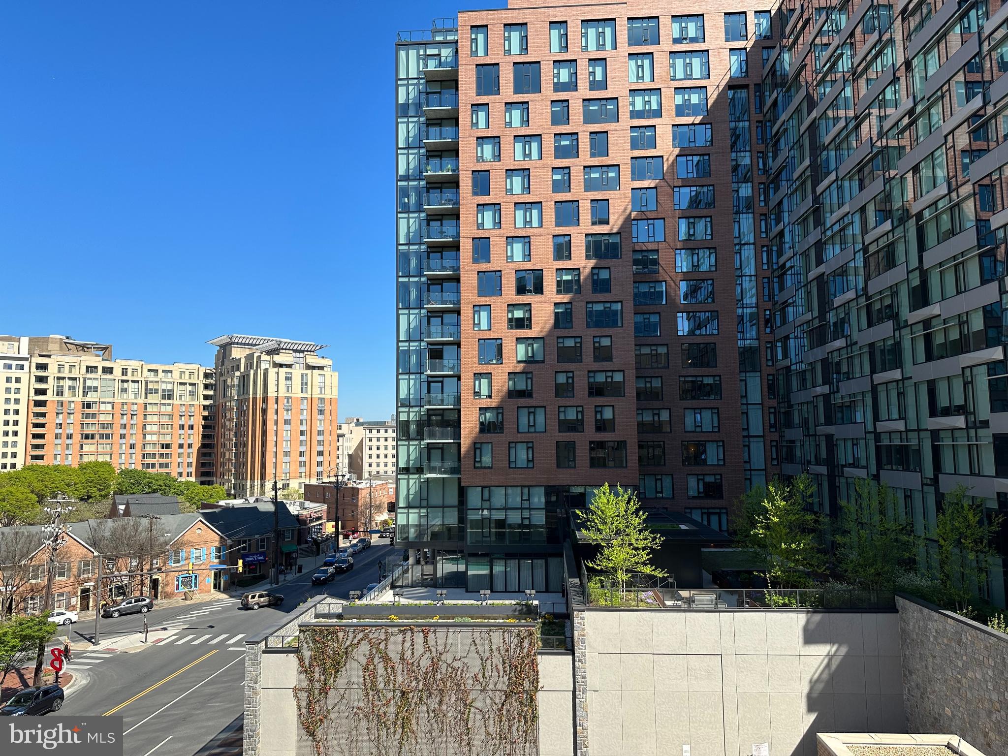 FAIRMONT PLAZA - Residential