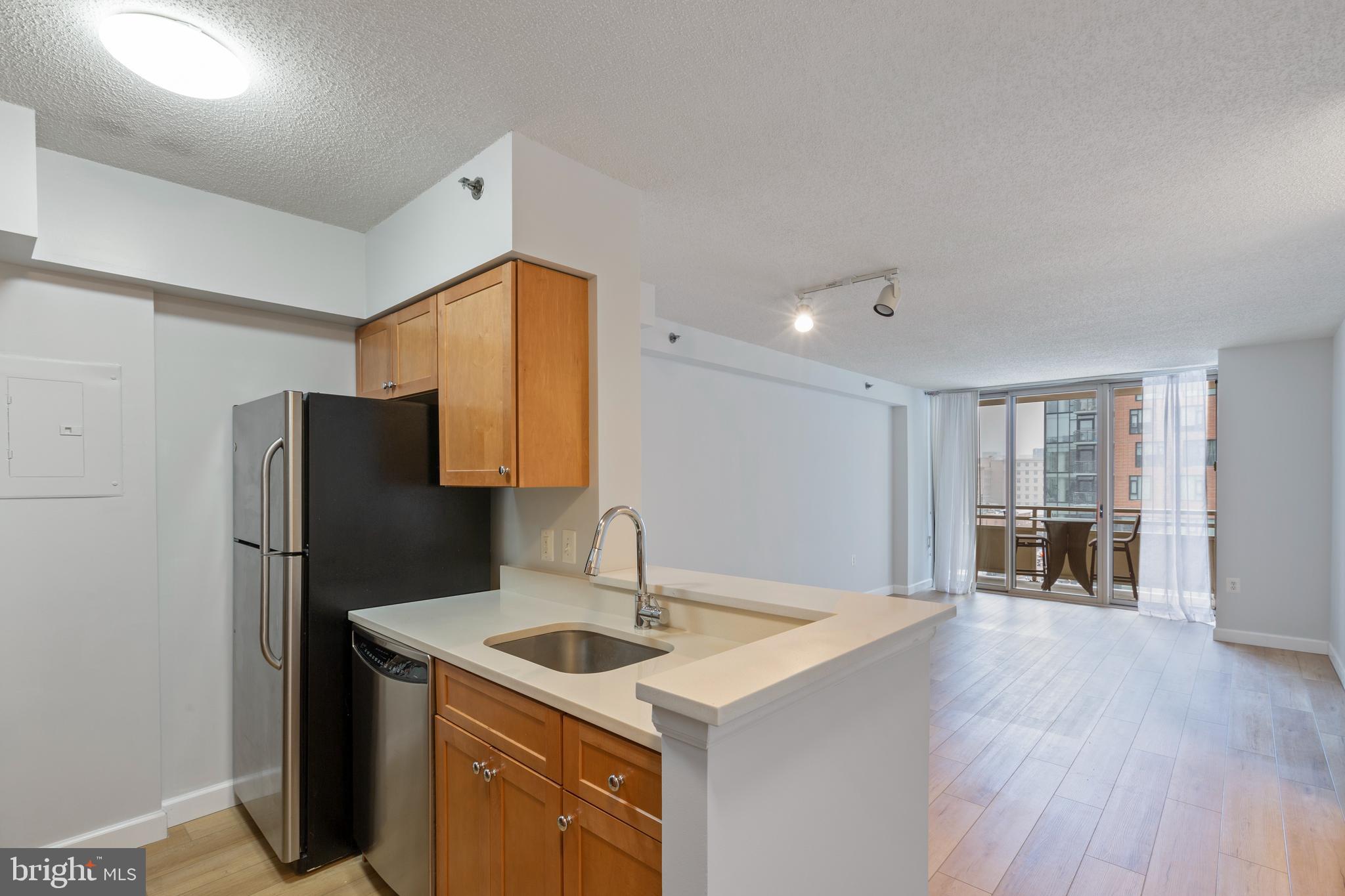 FAIRMONT PLAZA - Residential