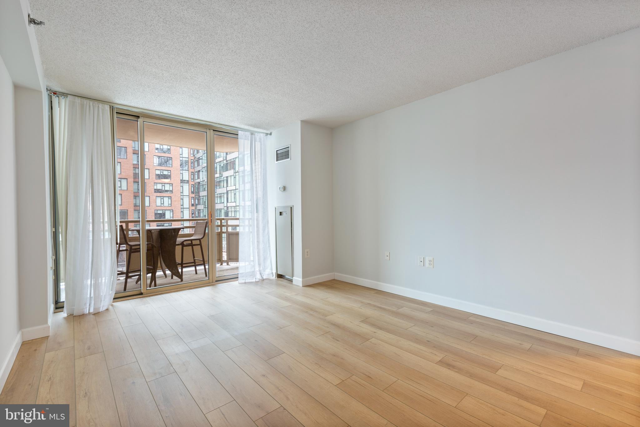FAIRMONT PLAZA - Residential
