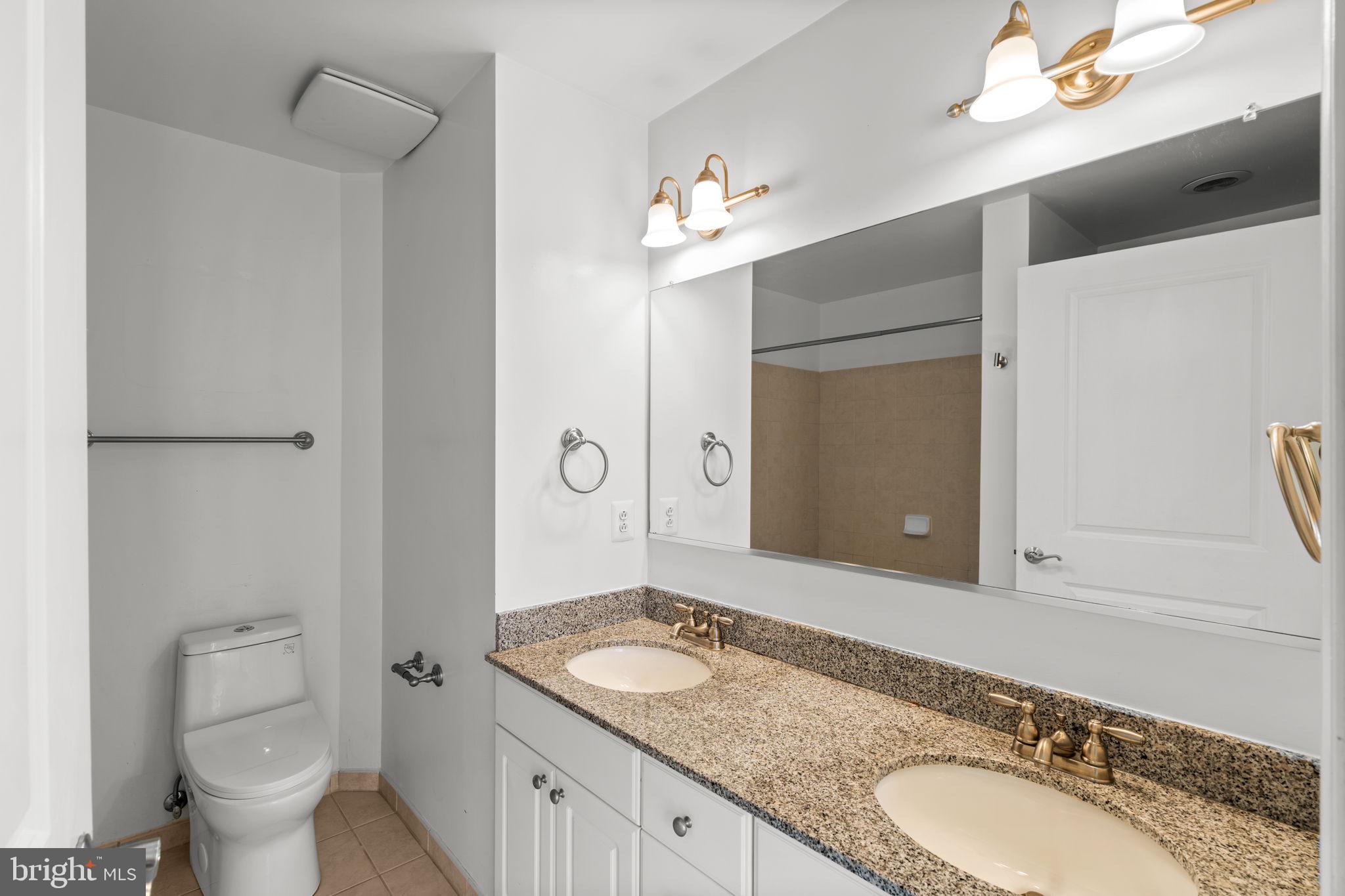 ECLIPSE ON CENTER PARK - Residential Lease