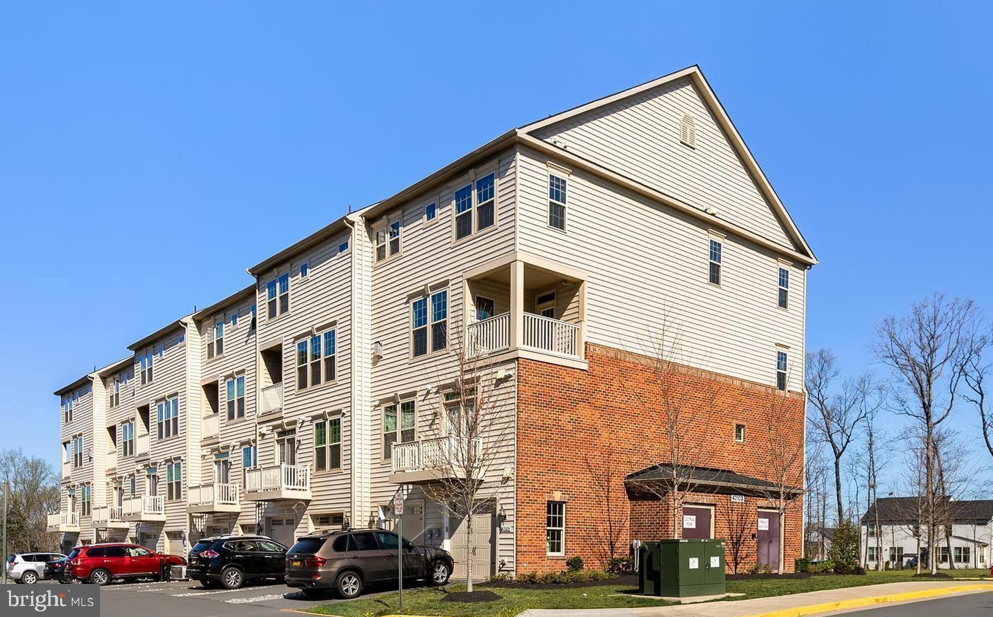 VIRGINIA MANOR CONDOMINIUM - Residential Lease