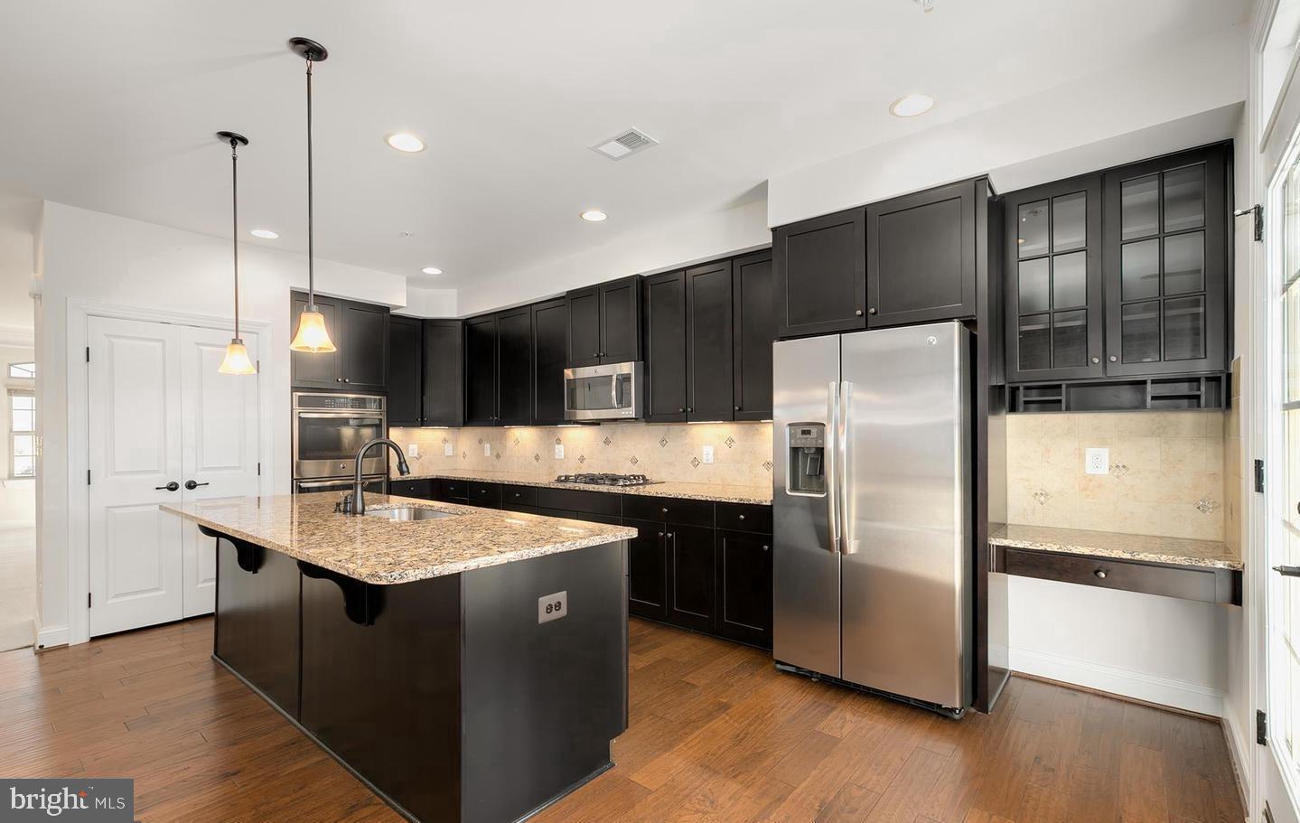 VIRGINIA MANOR CONDOMINIUM - Residential Lease