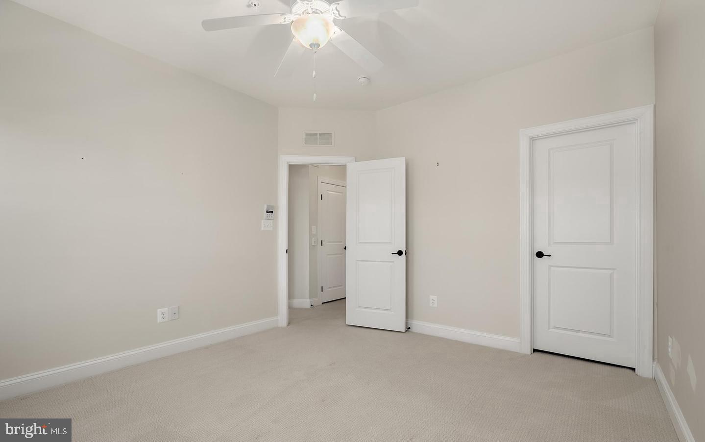 VIRGINIA MANOR CONDOMINIUM - Residential Lease