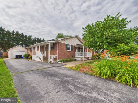 Photo of 225 Fox Drive, WINCHESTER, VA 22601 (MLS # VAWI2011026)