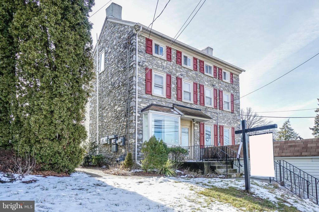 Photo of 450 Germantown Pike, LAFAYETTE HILL, PA 19444 (MLS # PAMC2167606)