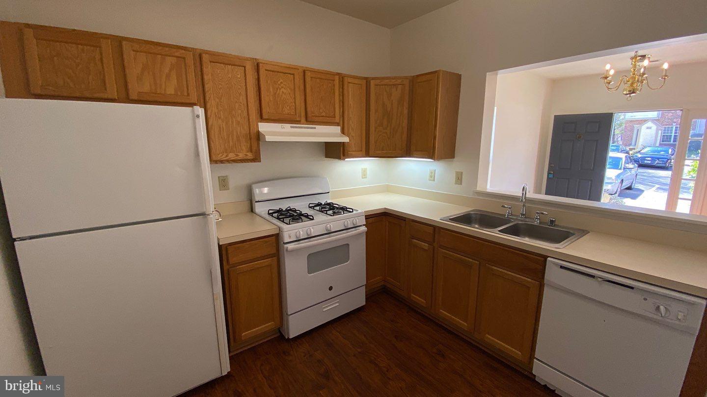 SEVEN OAKS - Residential Lease