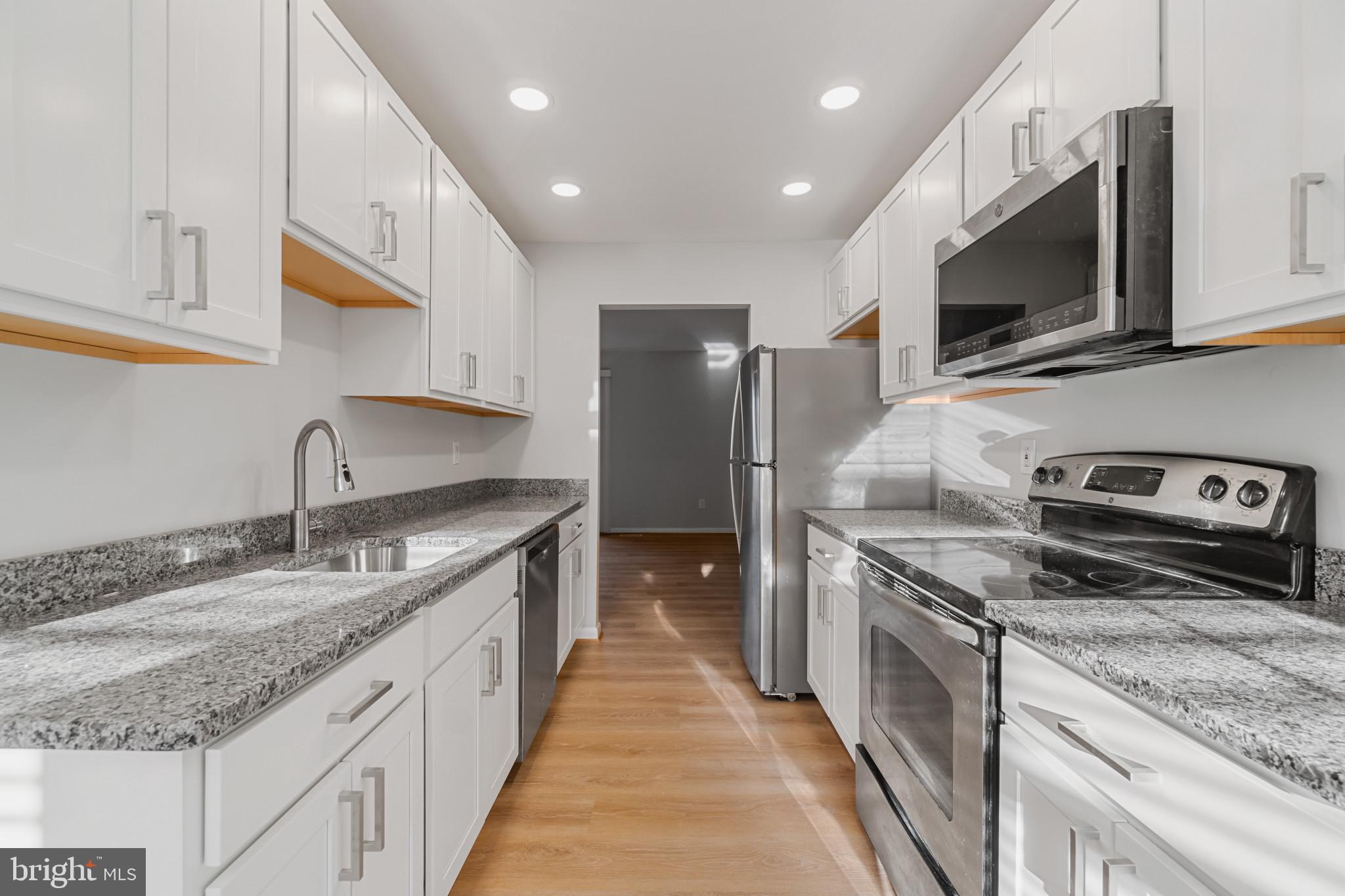 BAY HILLS TANGLEWOOD II - Residential Lease