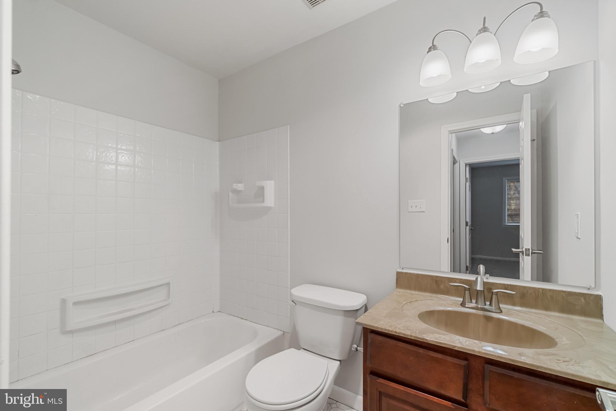 BAY HILLS TANGLEWOOD II - Residential Lease