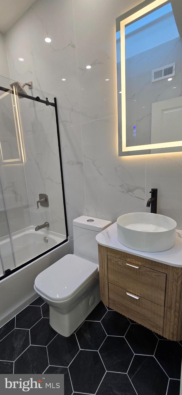 POINT BREEZE - Residential