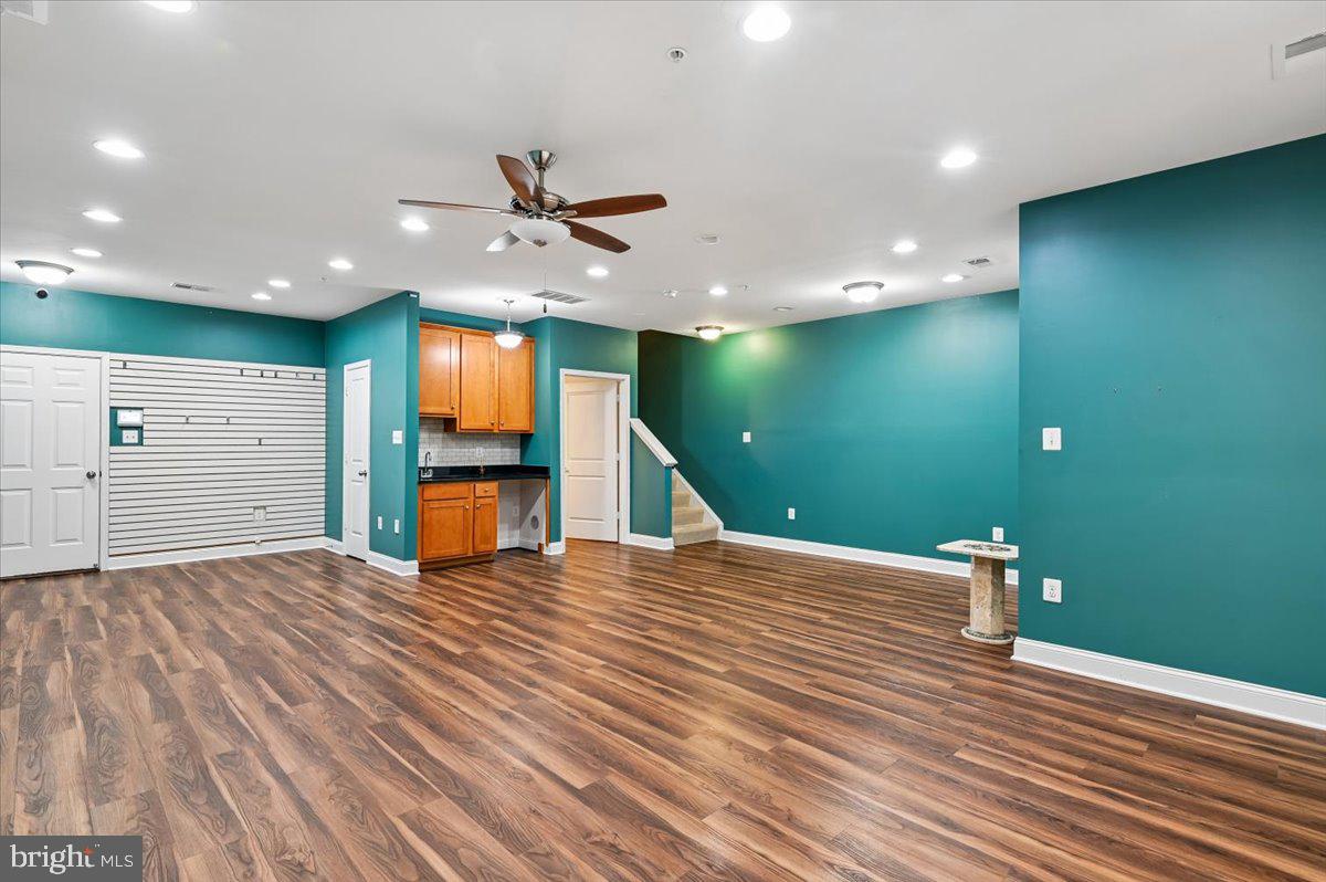 VILLAGE GREENS - Residential