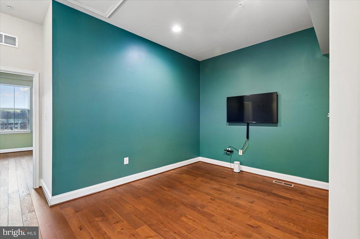 VILLAGE GREENS - Residential