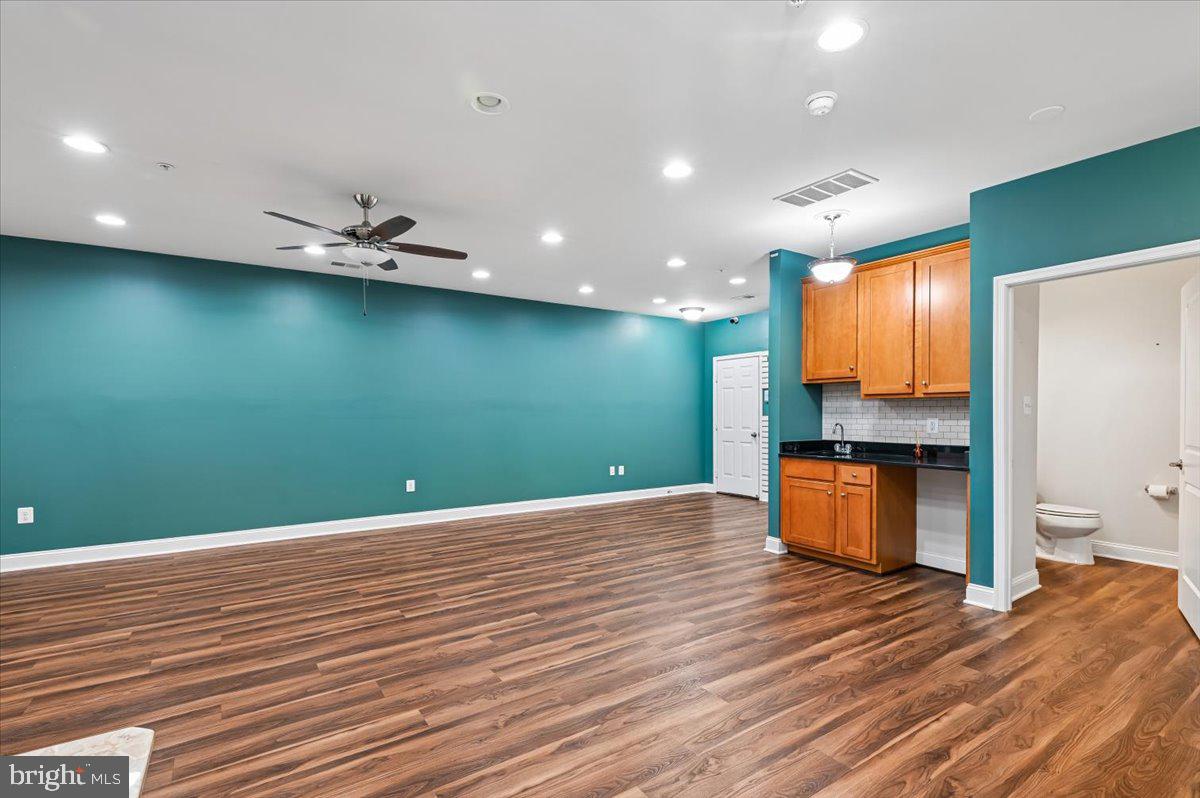 VILLAGE GREENS - Residential