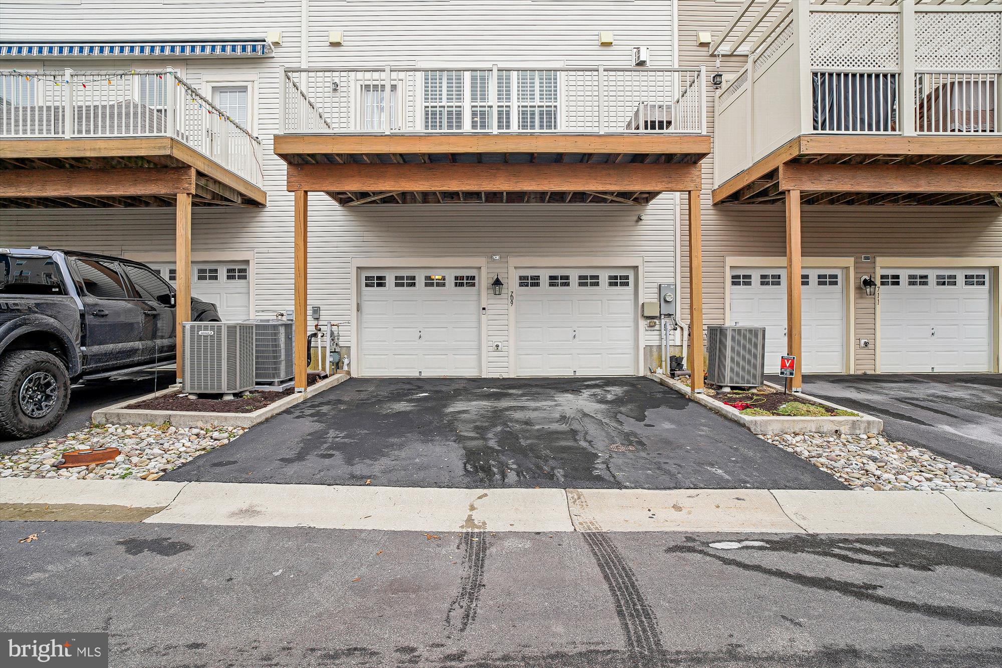 VILLAGE GREENS - Residential